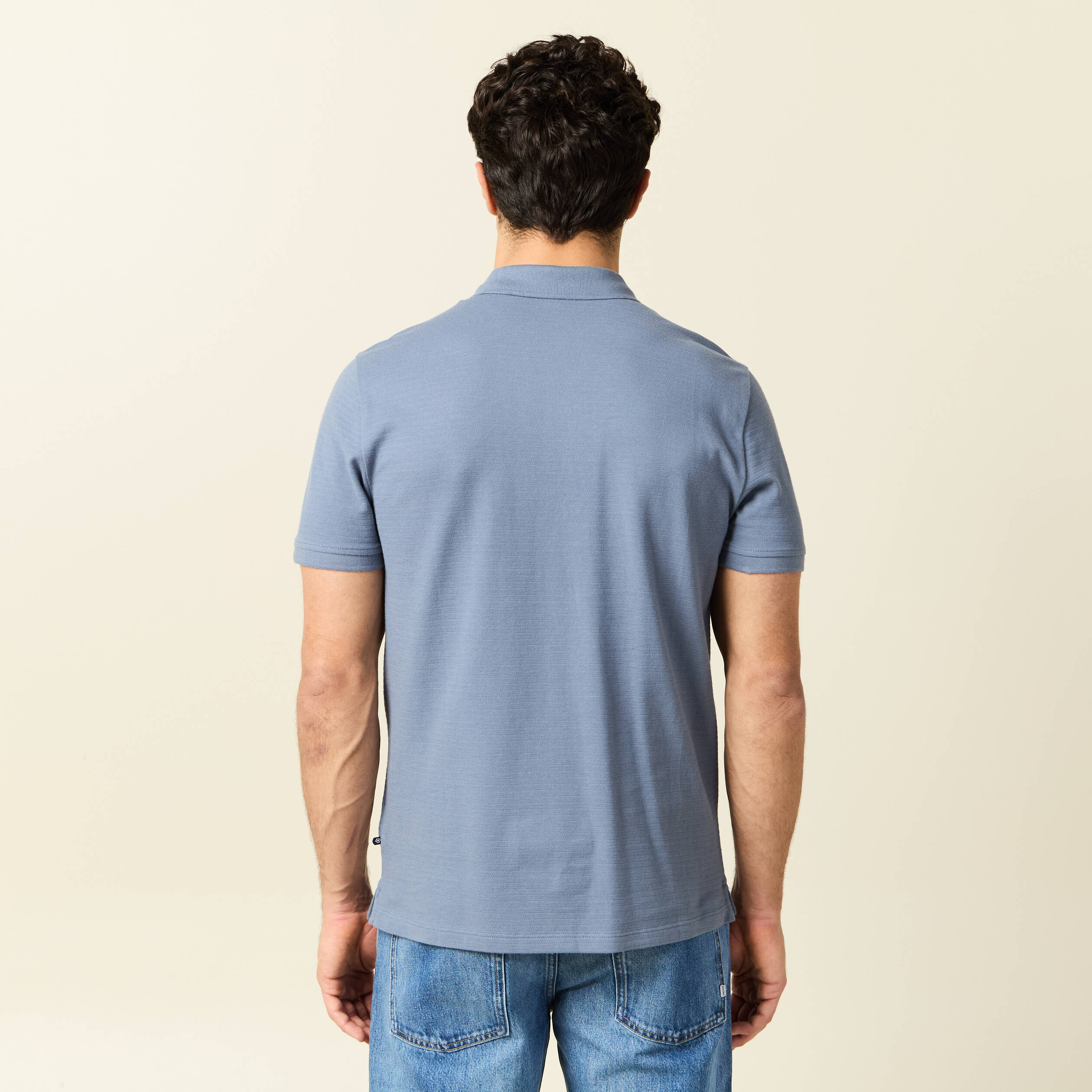 Polo cintr&eacute; en coton manches courtes bleu fonc&eacute; homme