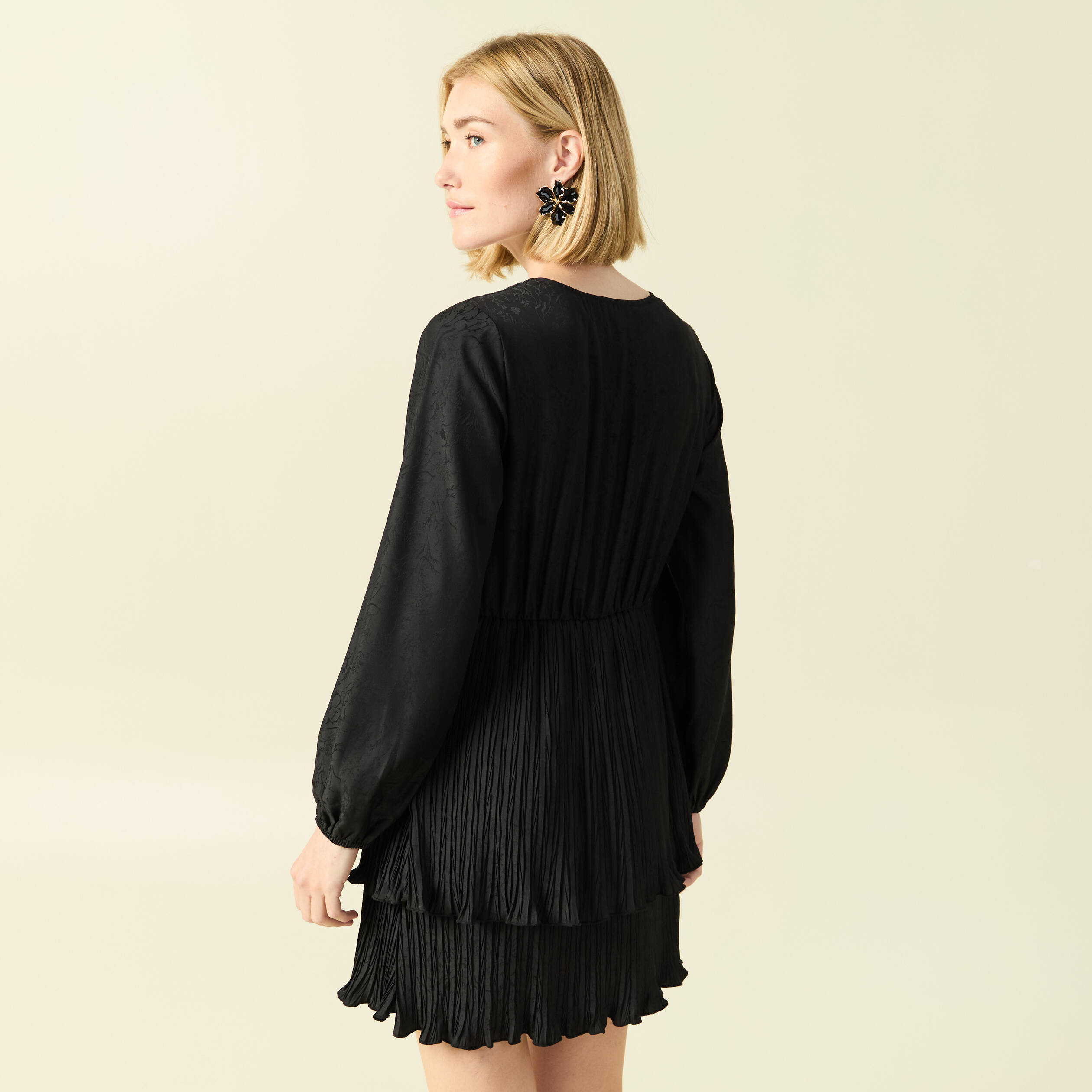 Robe patineuse courte manches longues noir femme