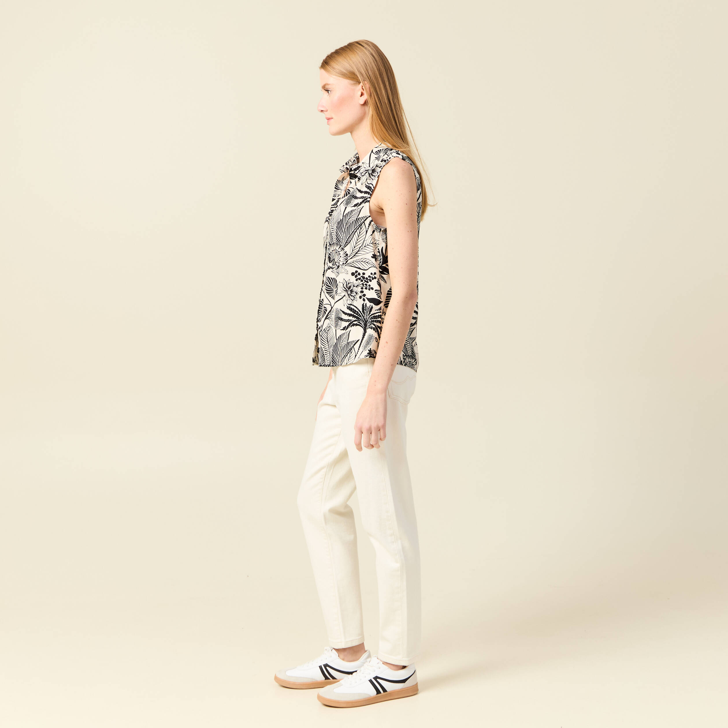 chemise sans manches decollete blanc femme Chemise sans manches décolleté blanc femme