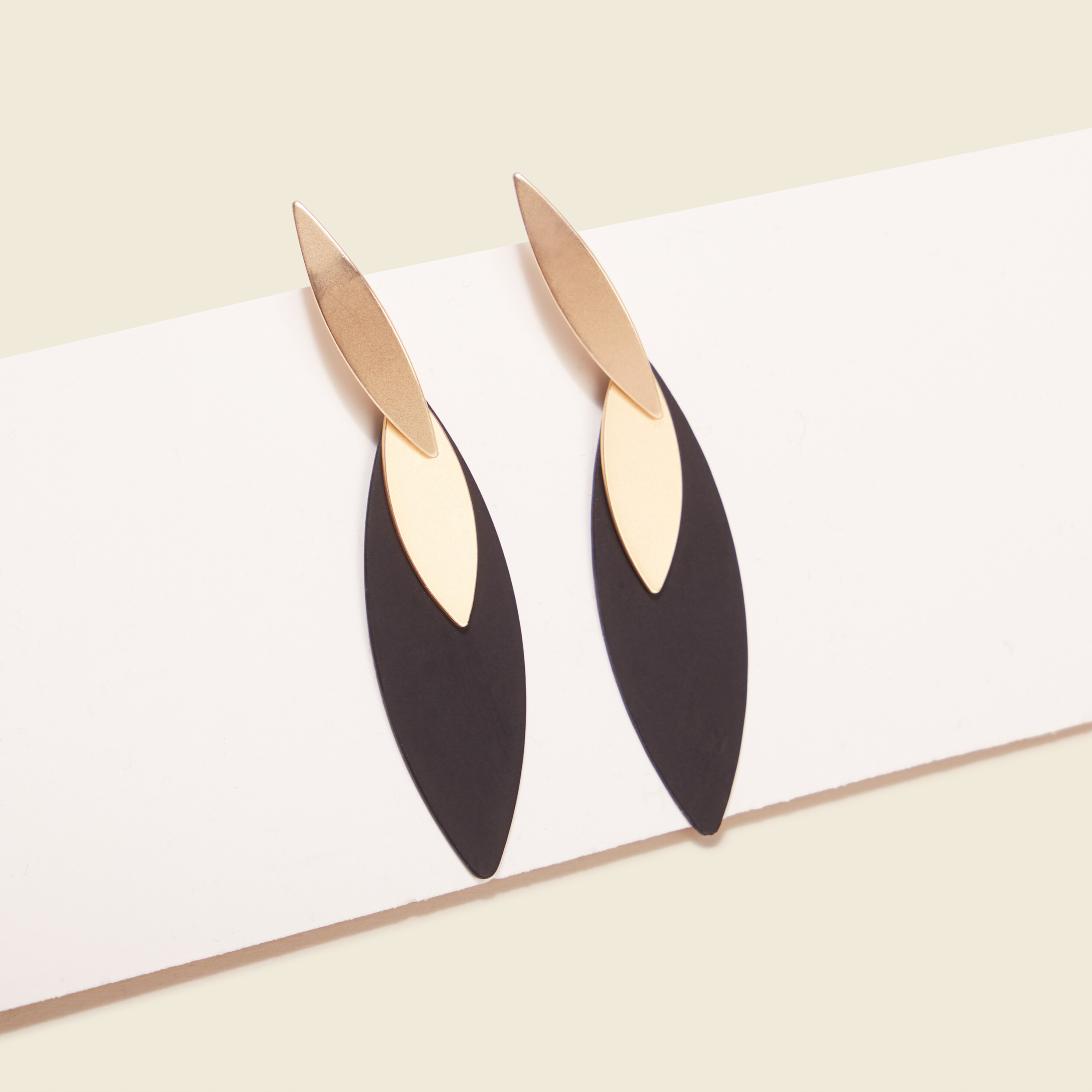 Boucles d'oreilles pendantes noir femme