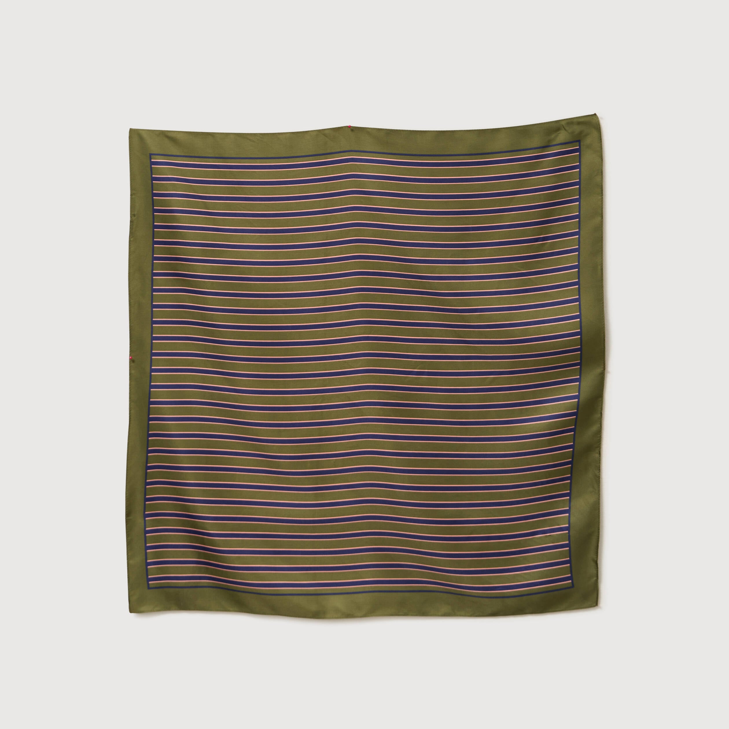 Foulard ray&eacute; satin&eacute; vert kaki femme