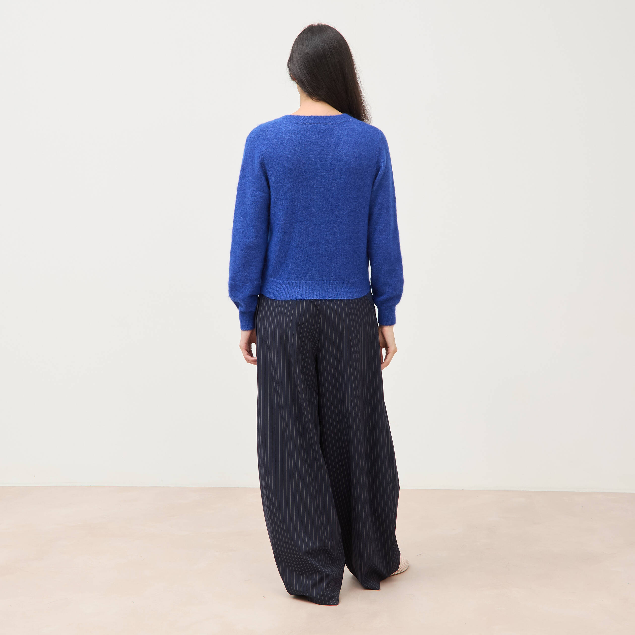 Pull droit col v manches longues bleu electrique femme