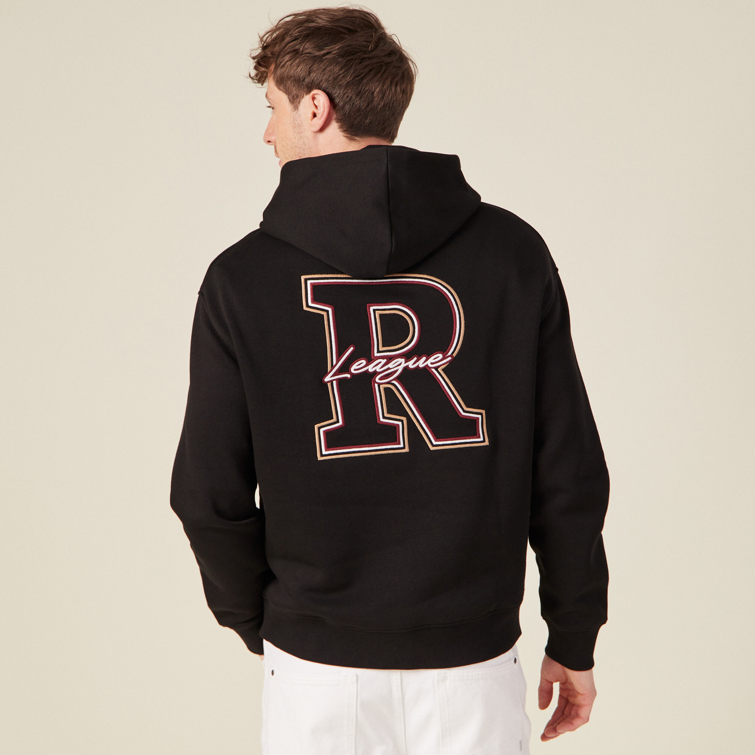 Sweat à capuche brodé noir homme