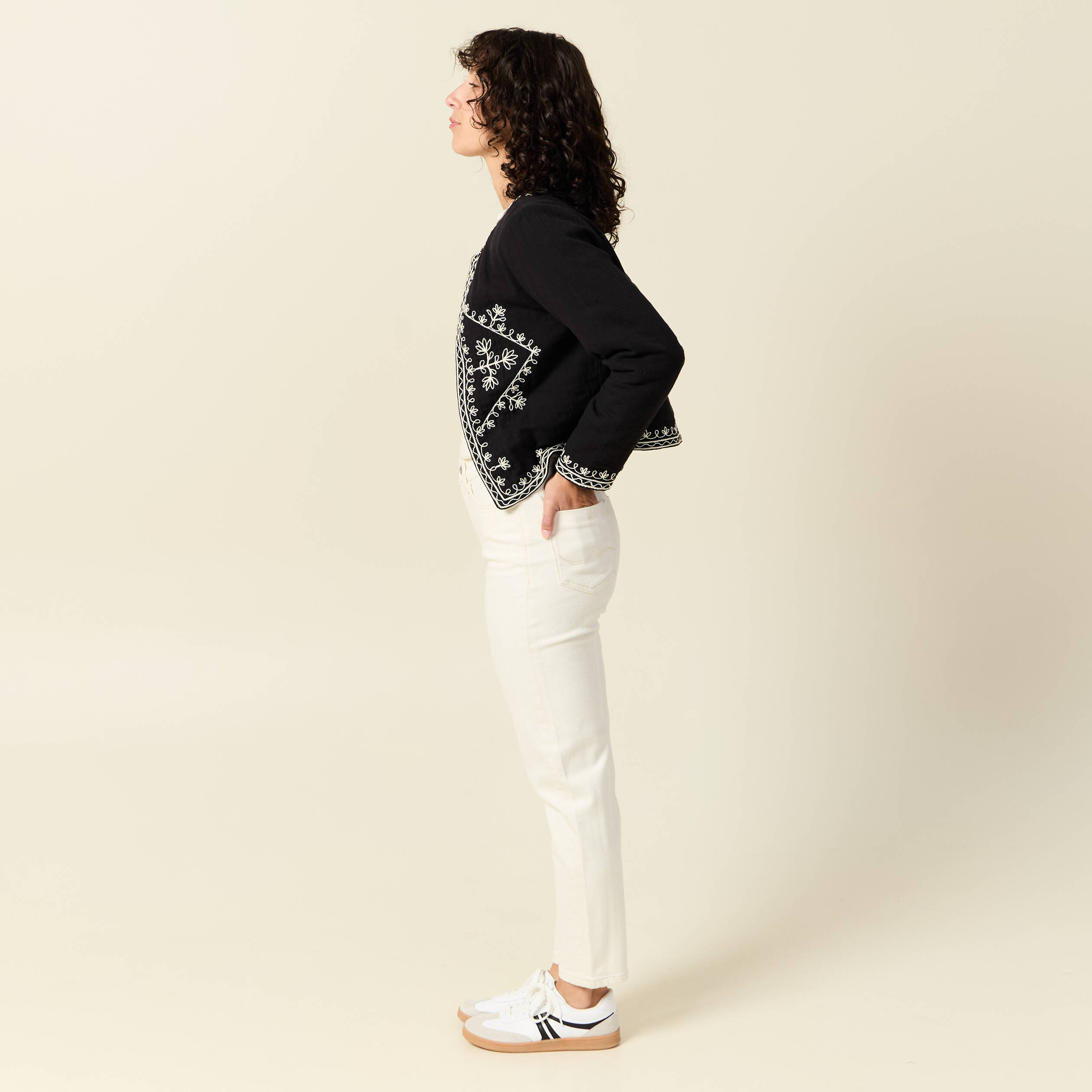 veste droite brodee noir femme Veste droite brodée noir femme