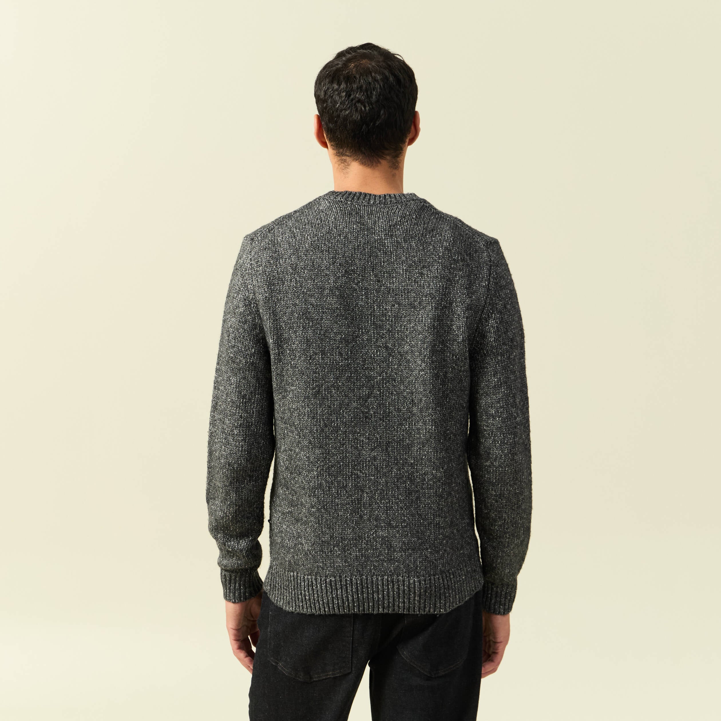 Pull manches longues col rond noir homme