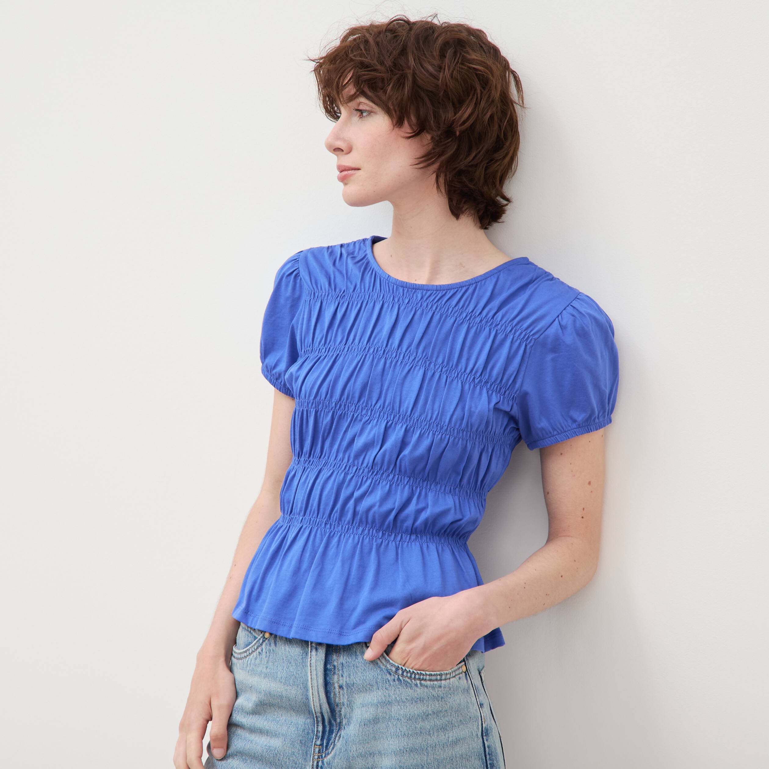T-shirt fronc&eacute; col rond manches courtes bleu electrique femme