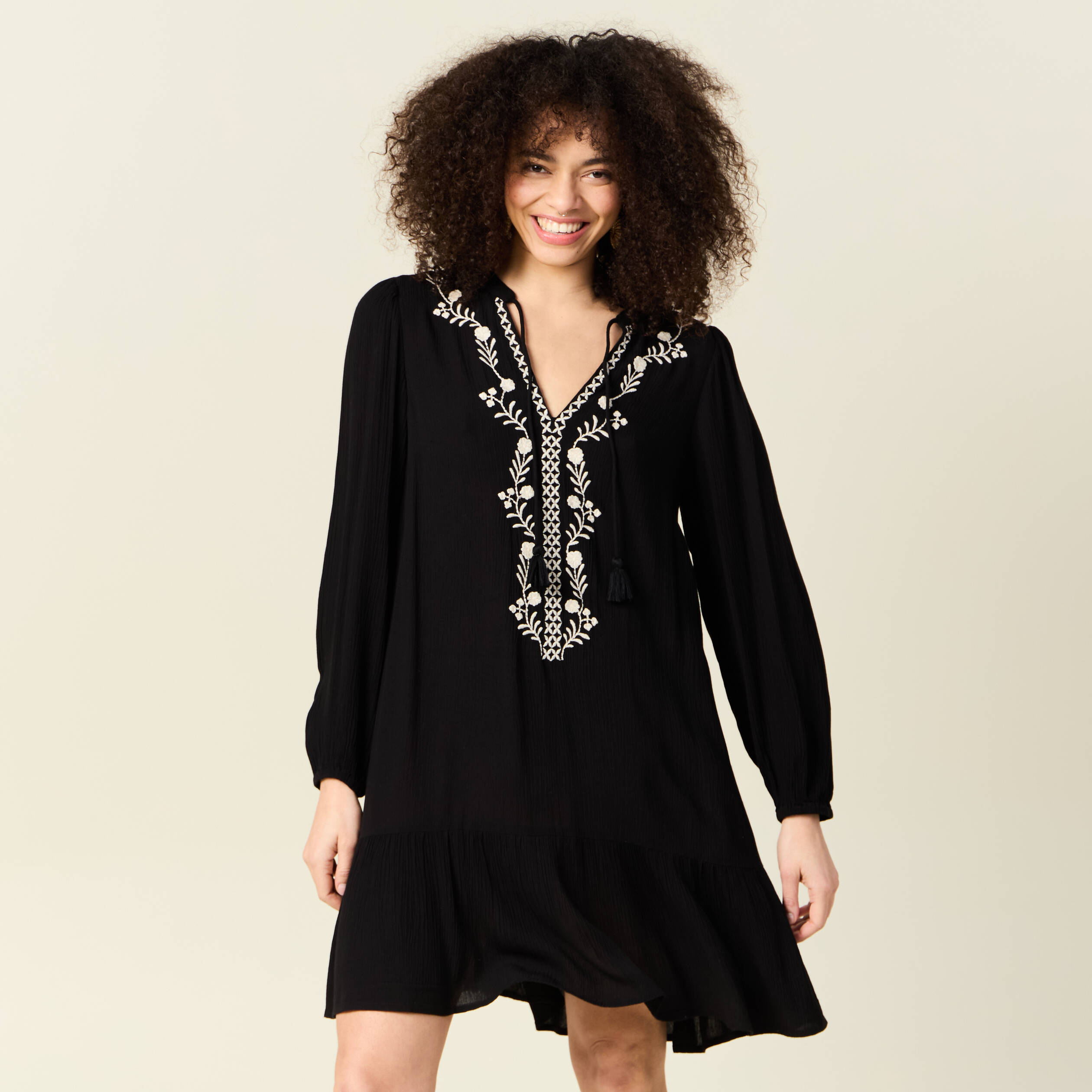 Robe &eacute;vas&eacute;e broderie noir femme