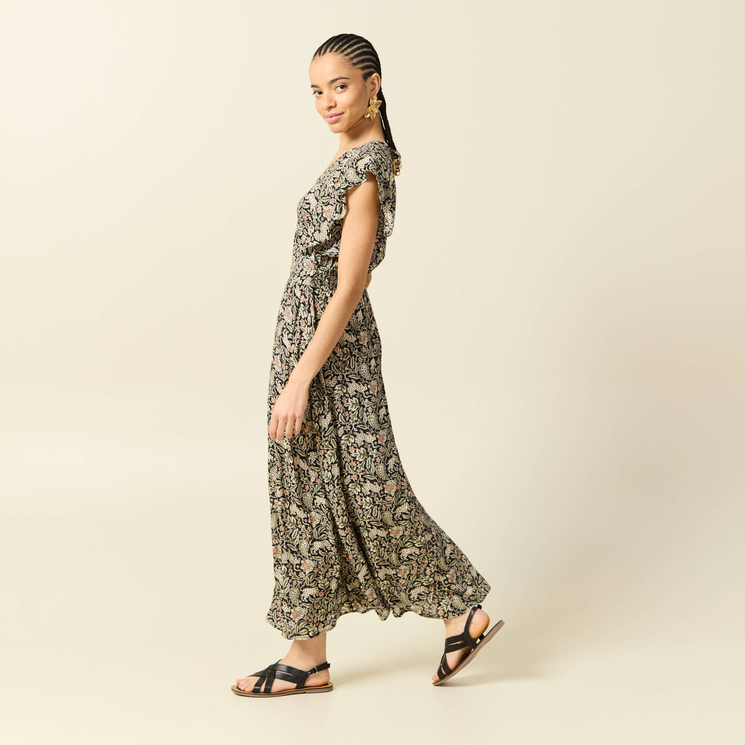 Robe longue &eacute;vas&eacute;e col v manches courtes noir femme