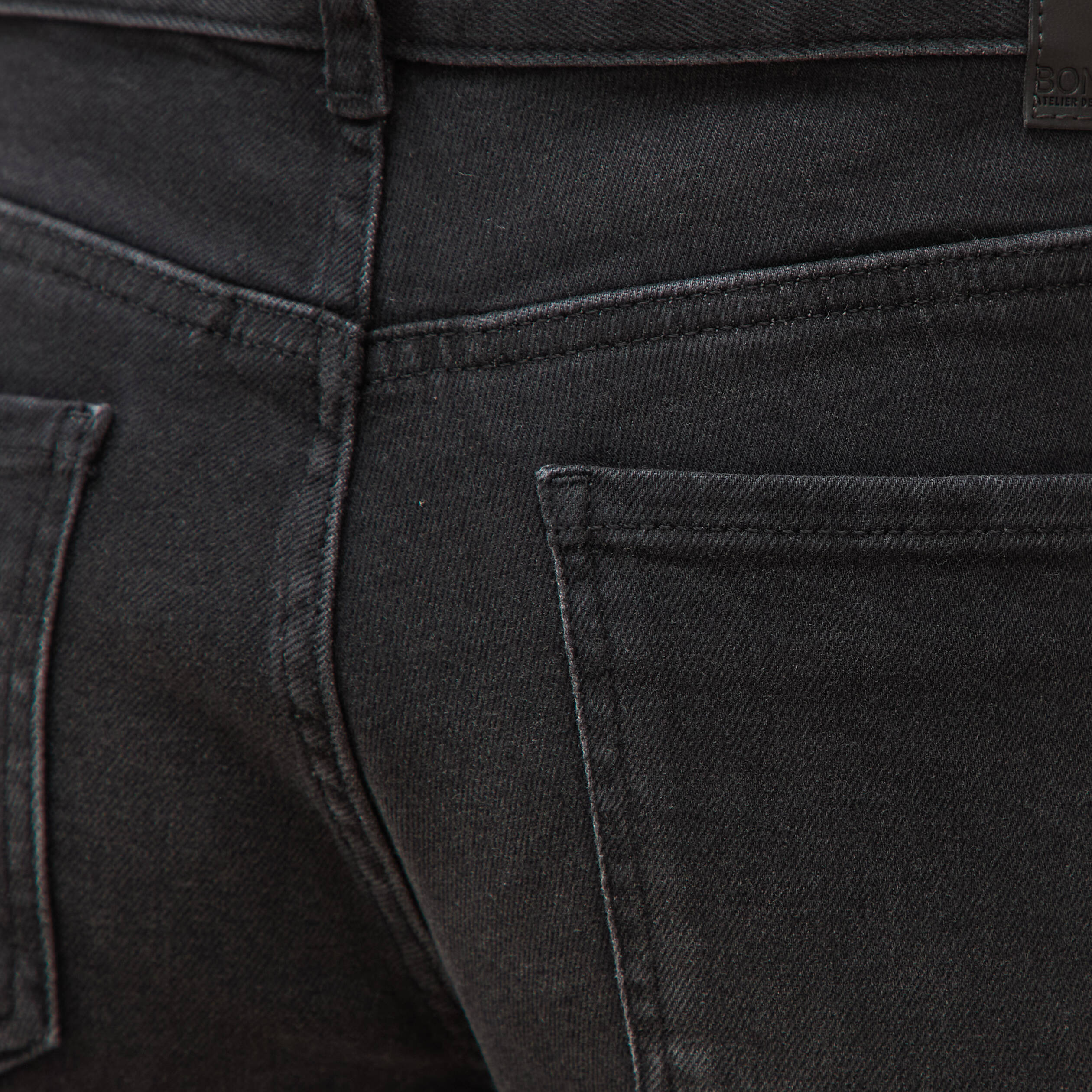 Jeans droit 7/8&egrave;me taille standard denim noir femme