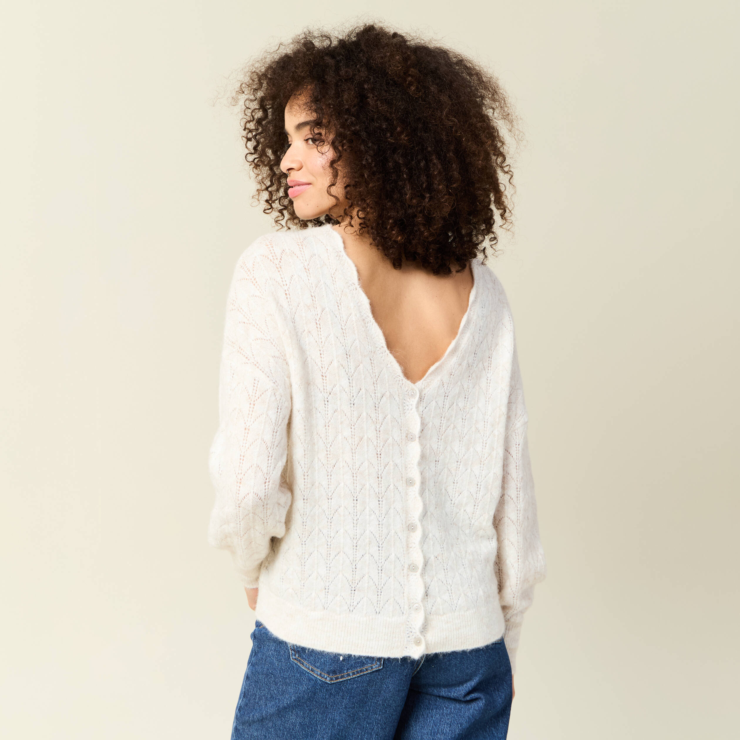 Gilet ajour&eacute; col V manches longues ecru femme