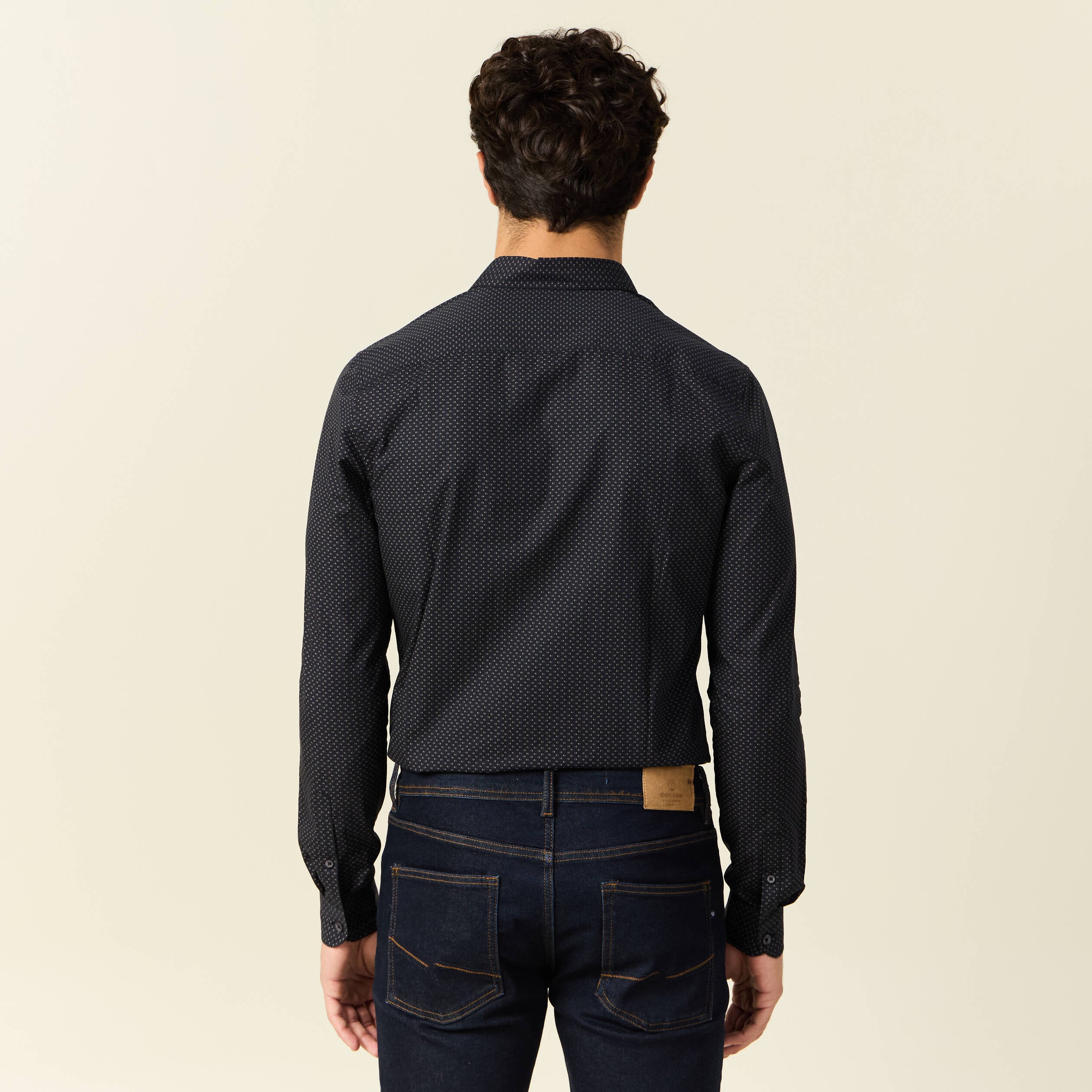 Chemise cintr&eacute;e en coton manches longues noir homme