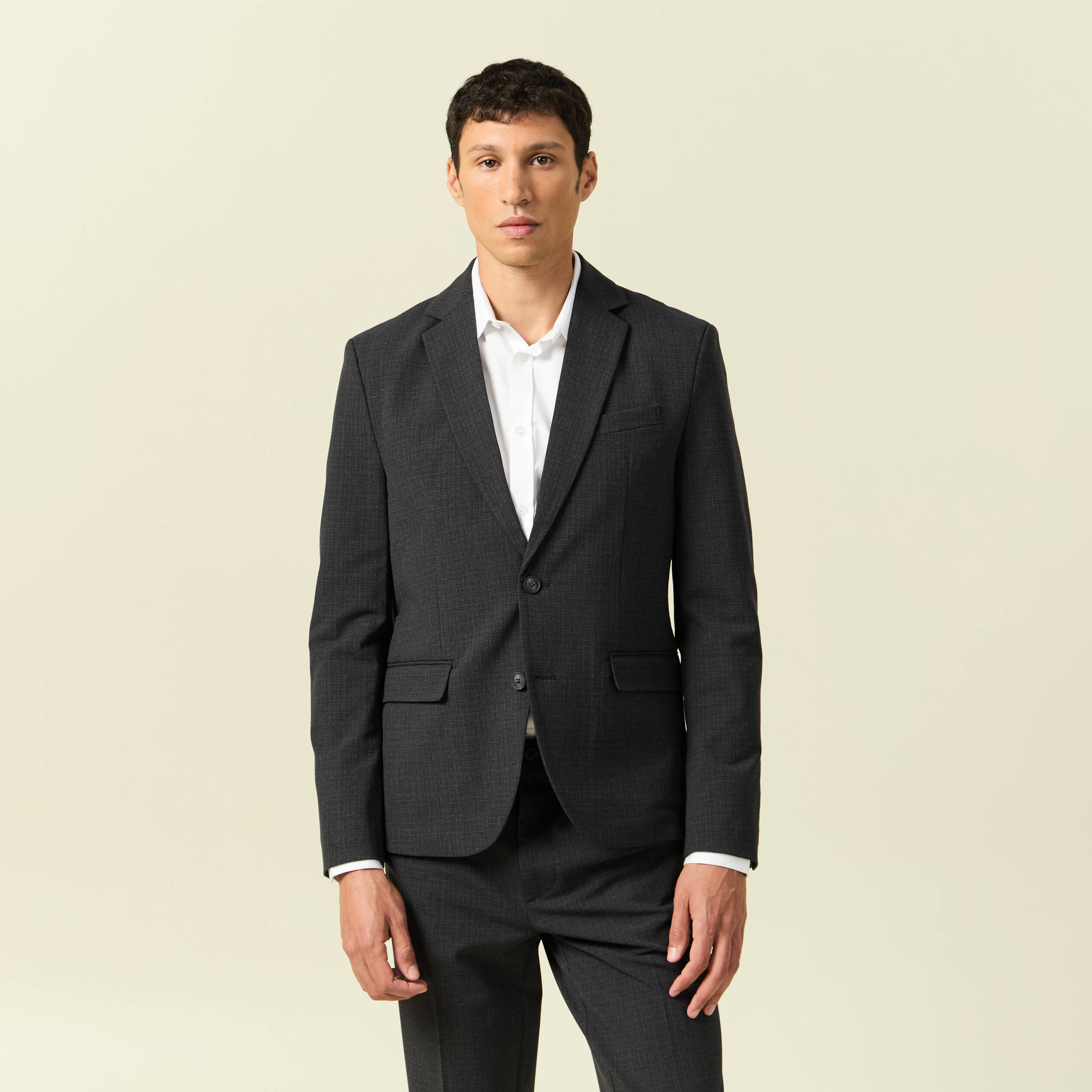 Blazer cintr&eacute; court col tailleur noir homme