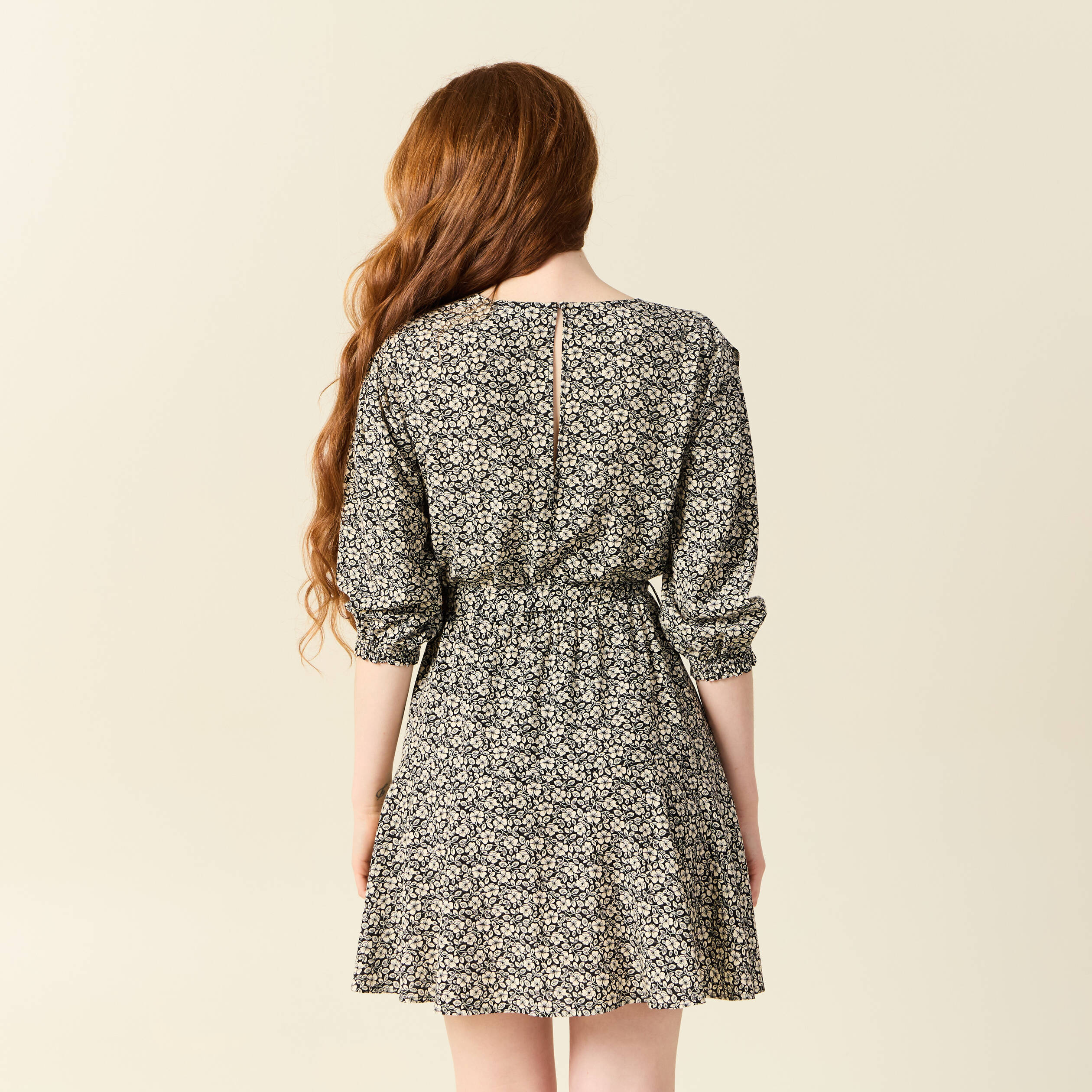 Robe &eacute;vas&eacute;e fluide manches 3/4 noir femme
