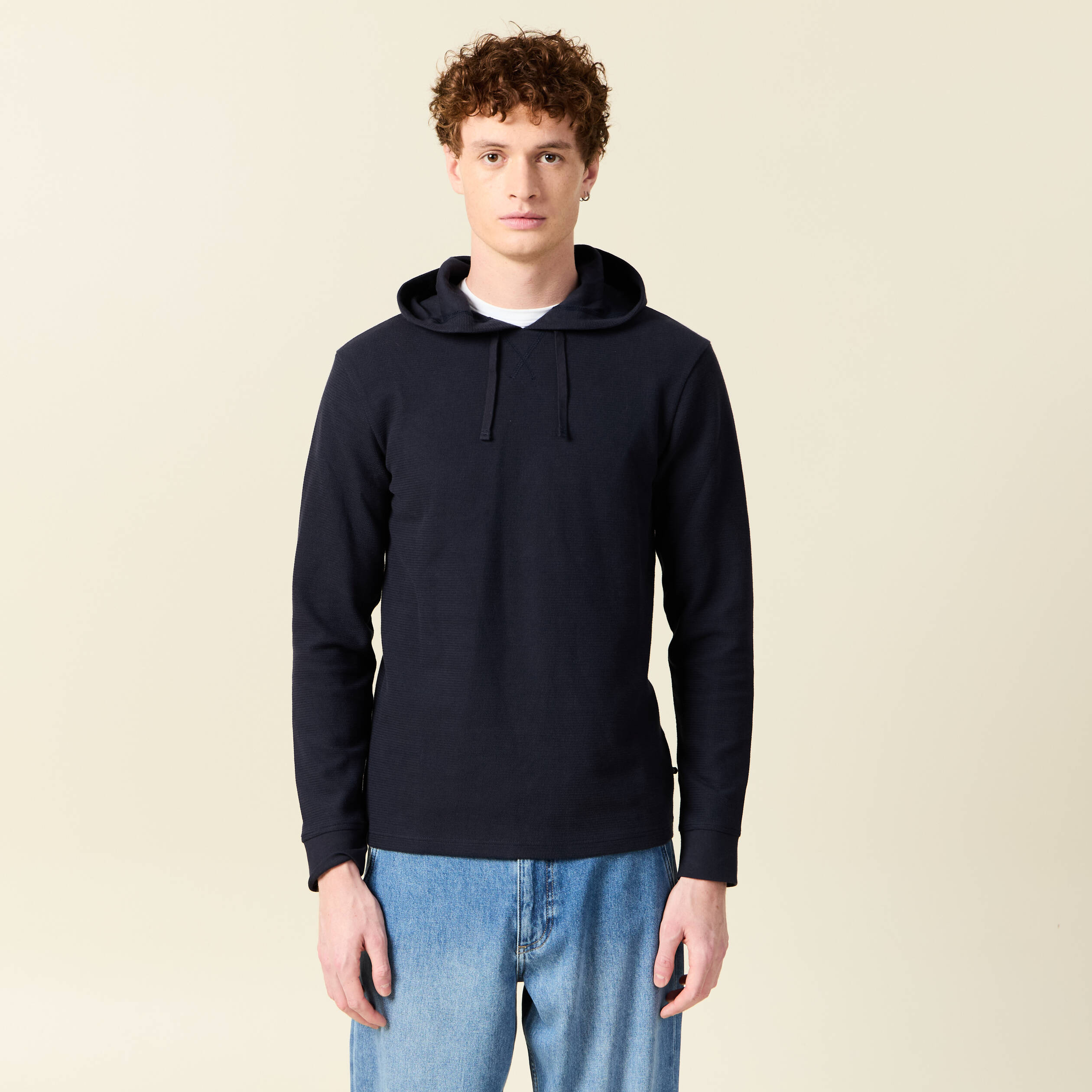 T-shirt &agrave; capuche bleu marine homme