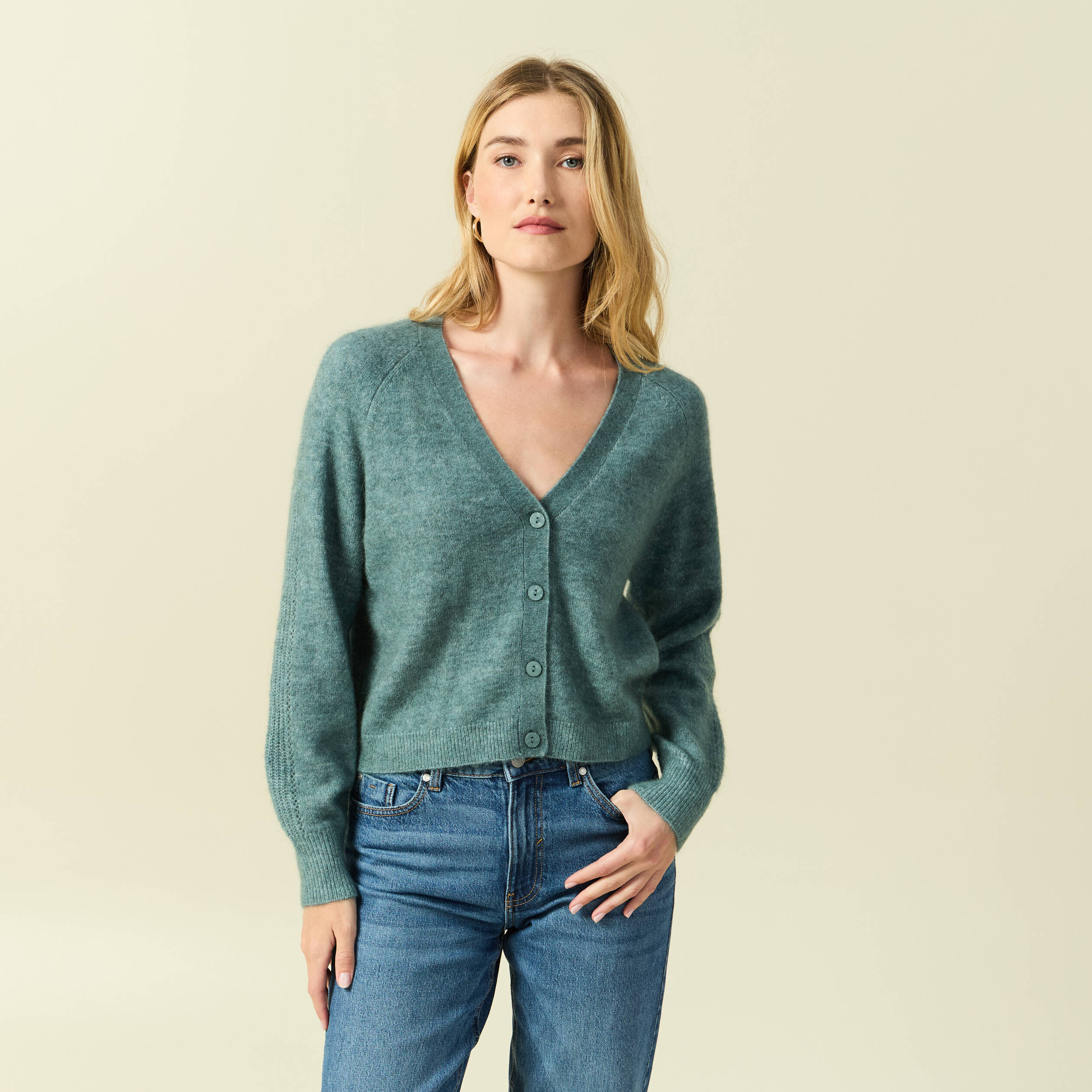 Gilet ajour&eacute; col V manches longues vert femme