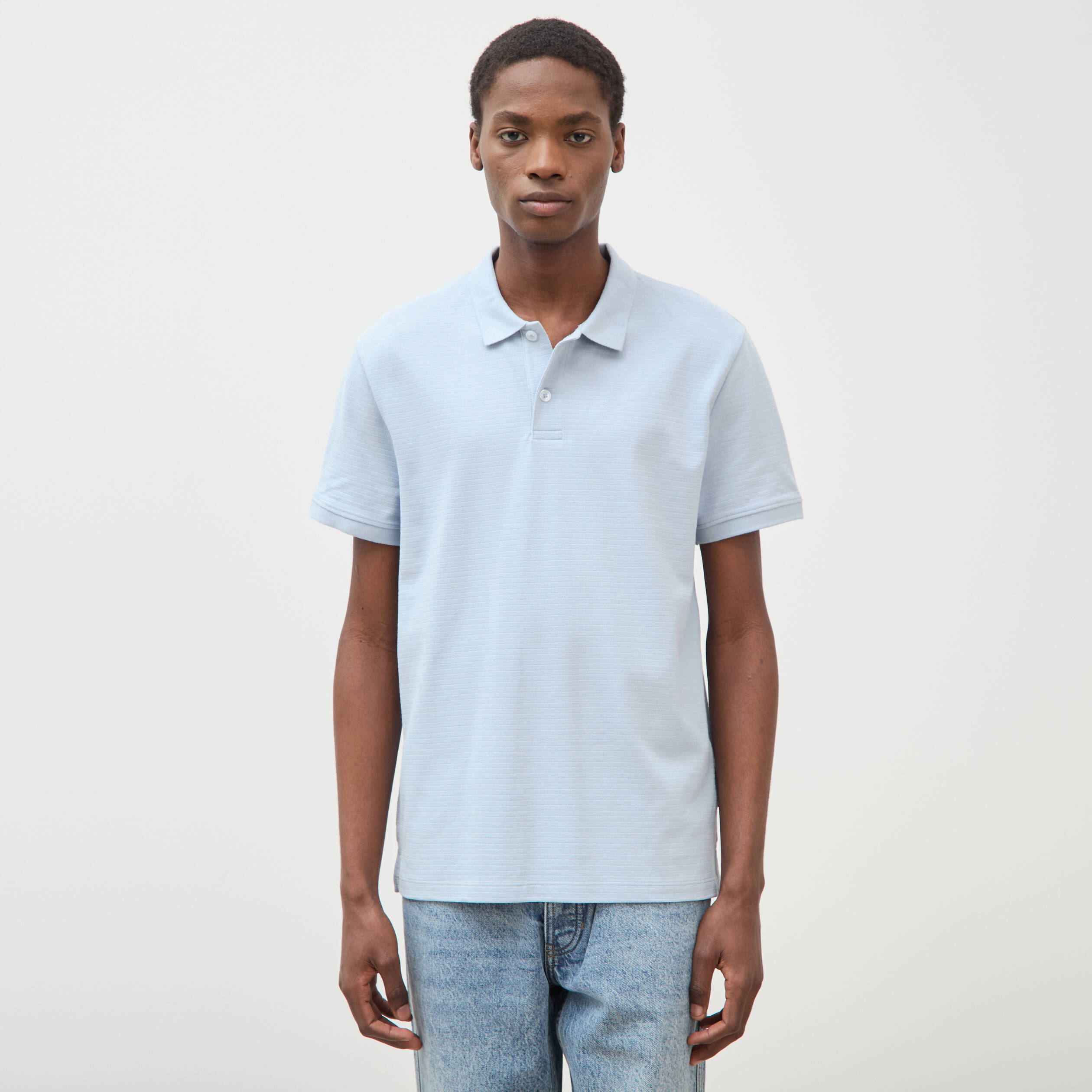 Polo cintr&eacute; en coton manches courtes bleu ciel homme
