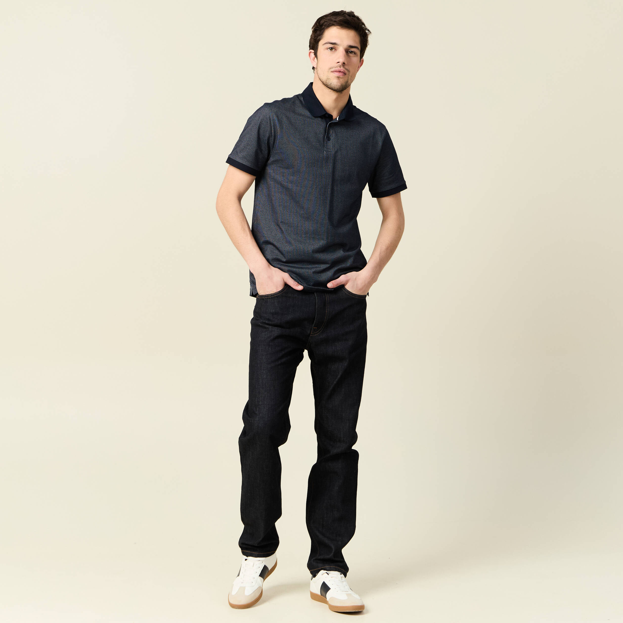 Polo cintr&eacute; manches courtes col polo bleu marine homme