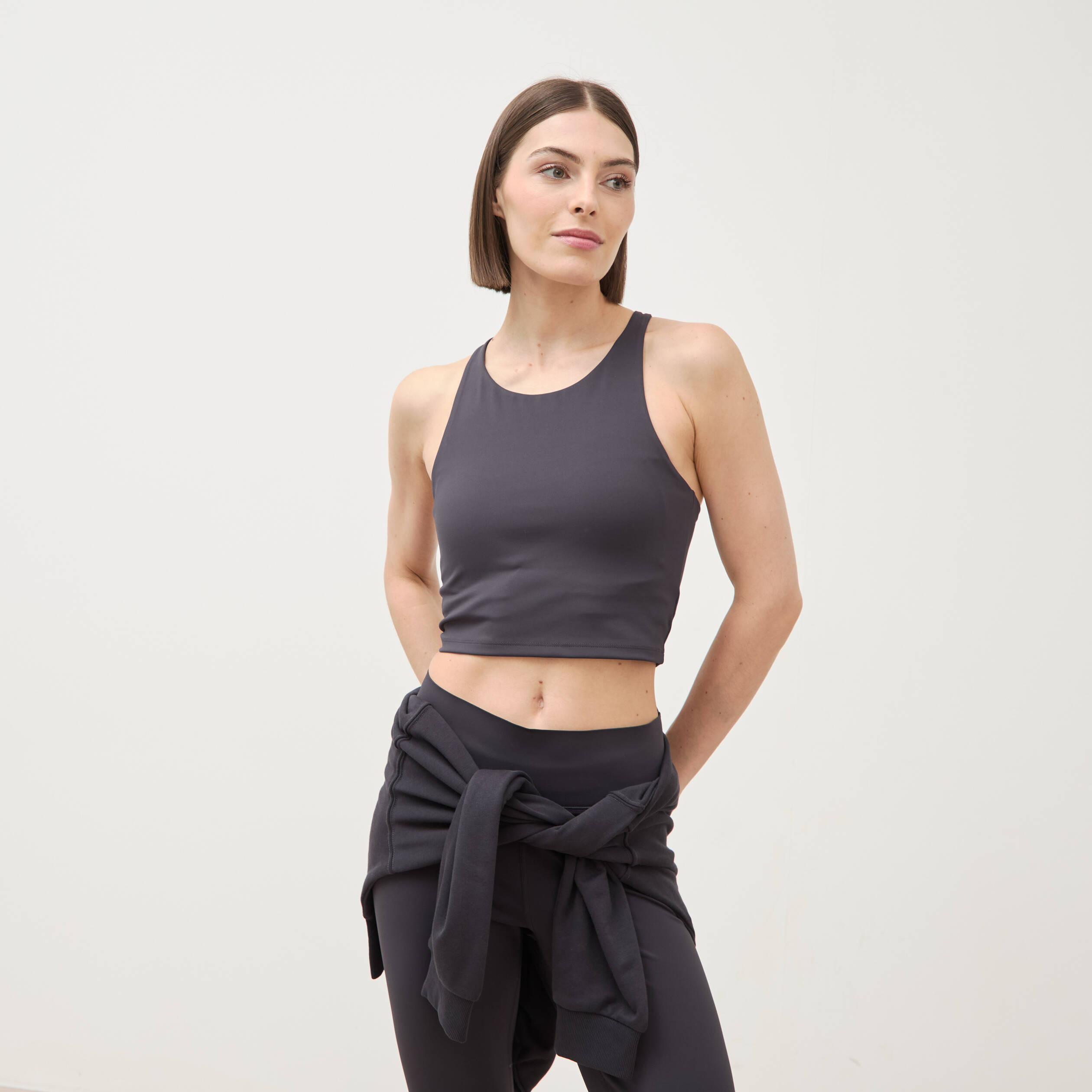 Brassi&egrave;re ajust&eacute;e cropped gris fonc&eacute; femme