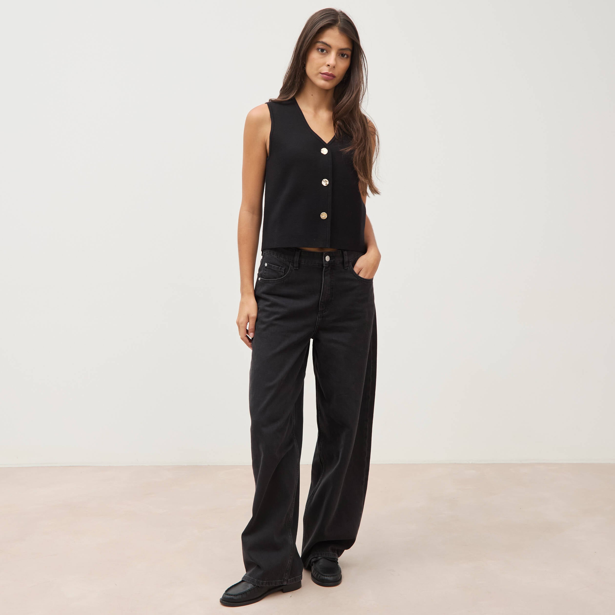 Gilet droit court sans manches col v noir femme