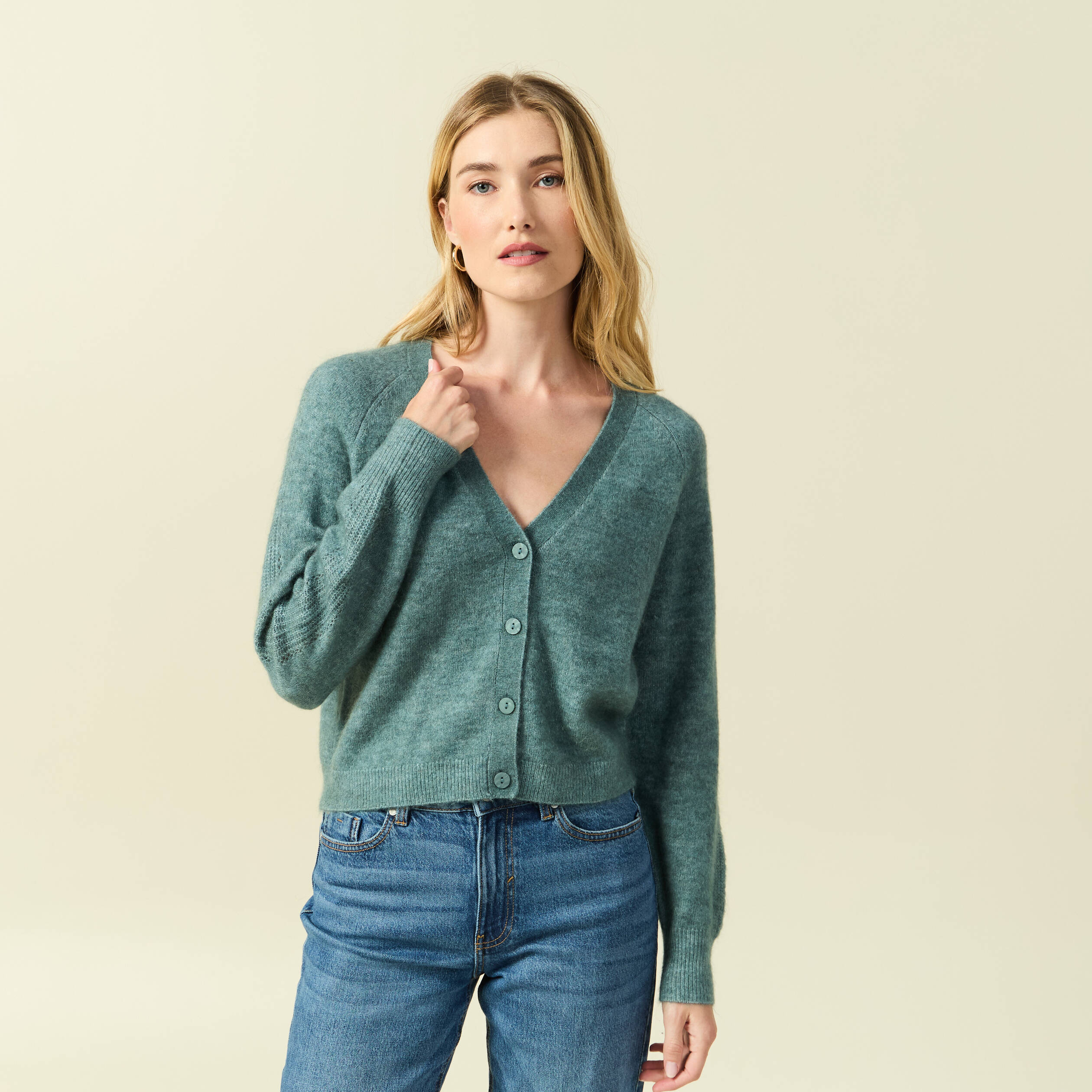 Gilet ajour&eacute; col V manches longues vert femme