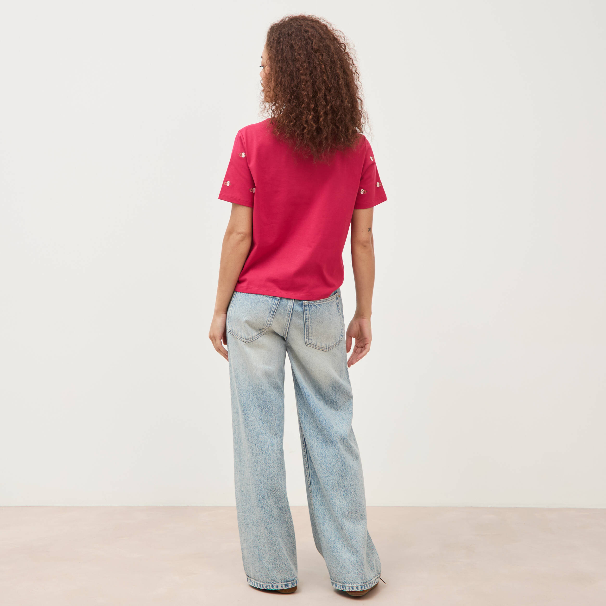 T-shirt droit col rond brod&eacute; en coton rouge clair femme