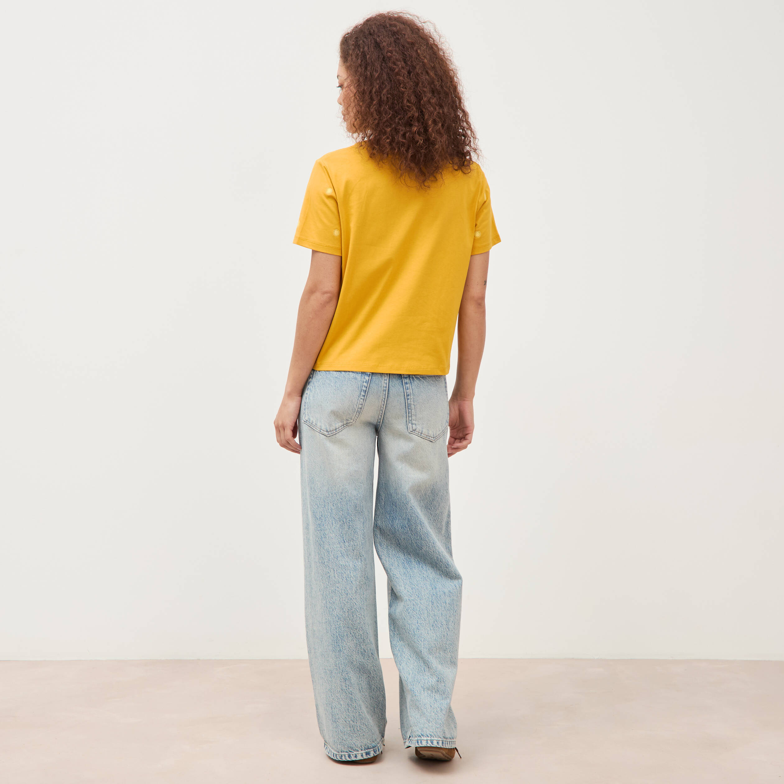 T-shirt droit col rond brod&eacute; en coton jaune or femme