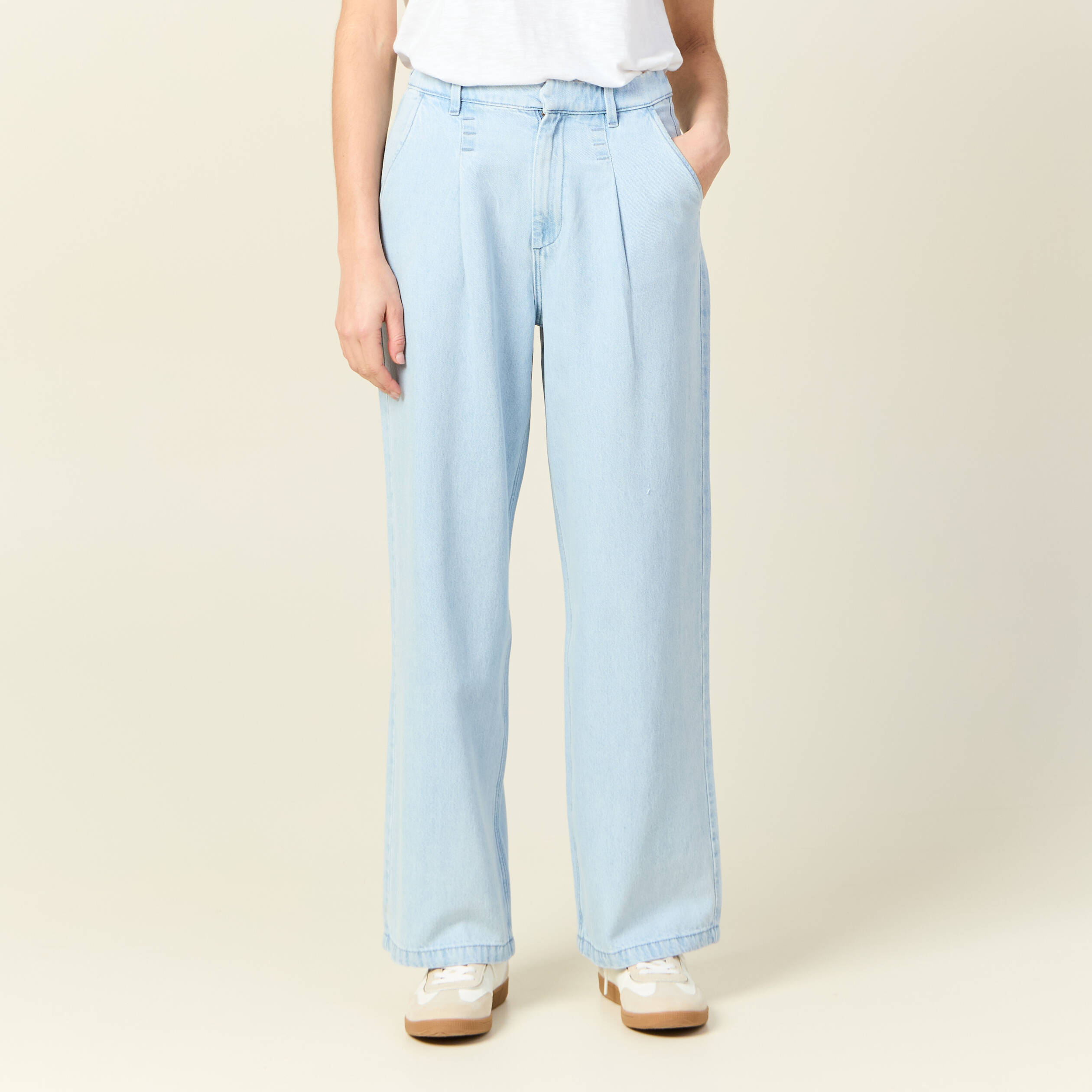 Jeans large &agrave; pinces denim bleach femme