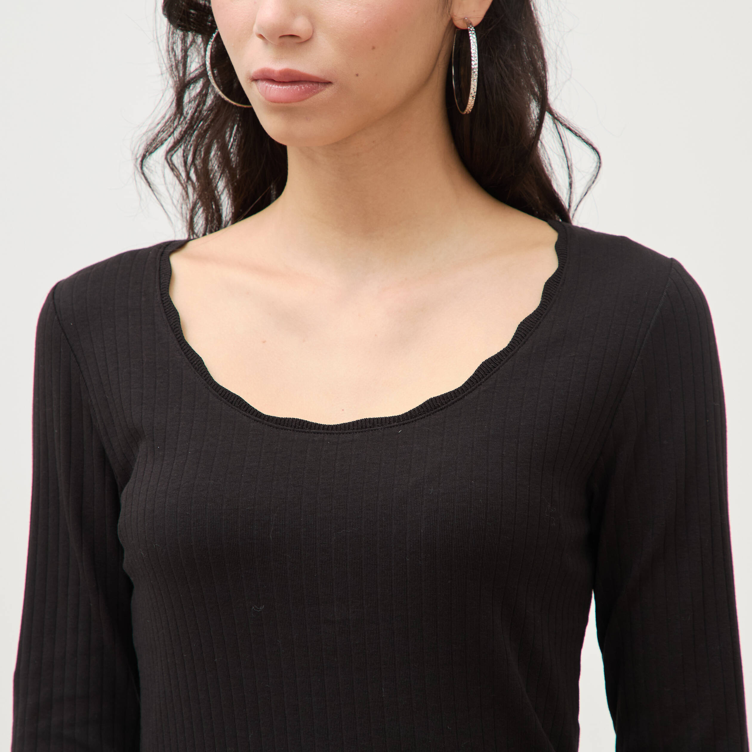T-shirt ajust&eacute; col rond manches longues noir femme