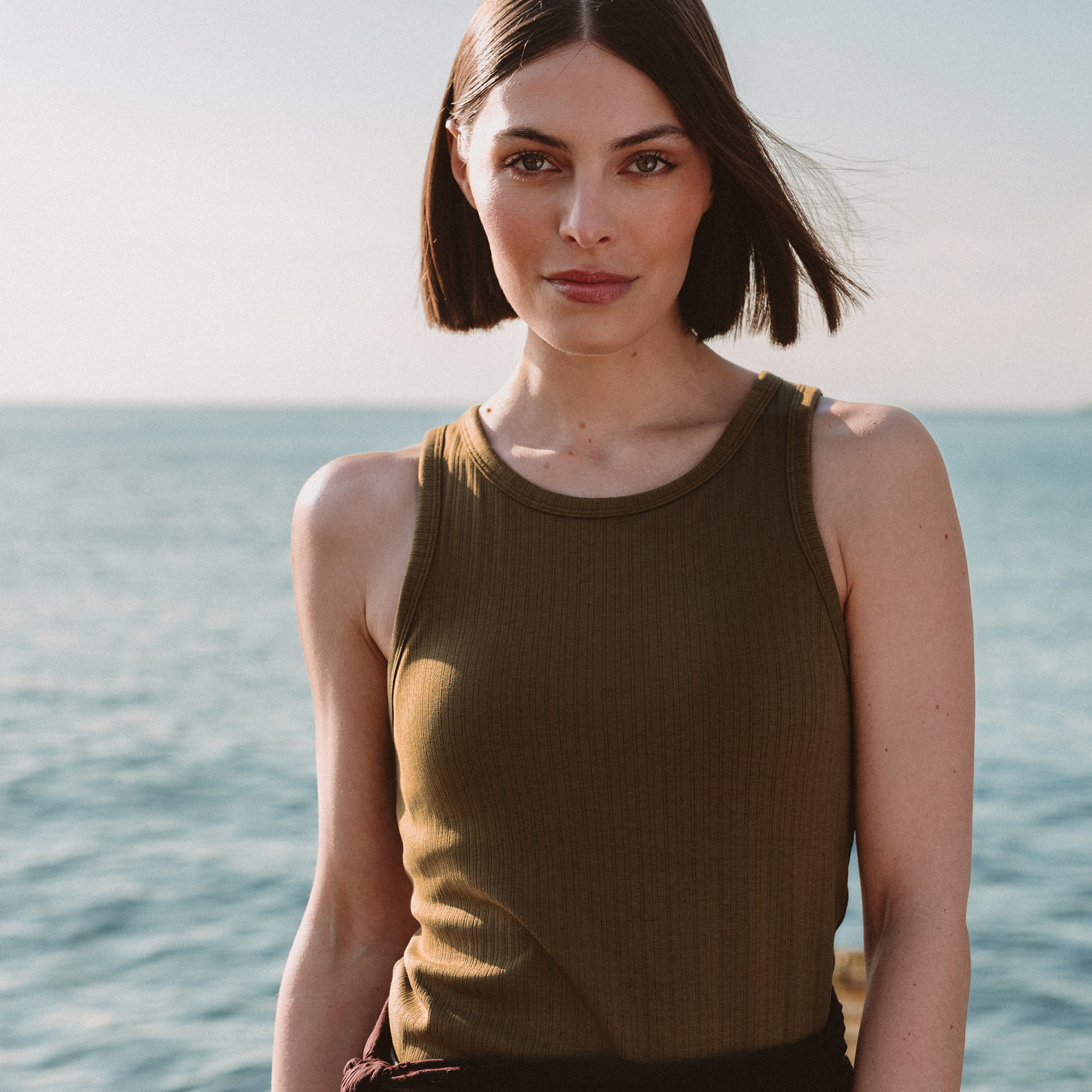 D&eacute;bardeur 2 en 1 avec brassi&egrave;re int&eacute;gr&eacute;e vert kaki femme