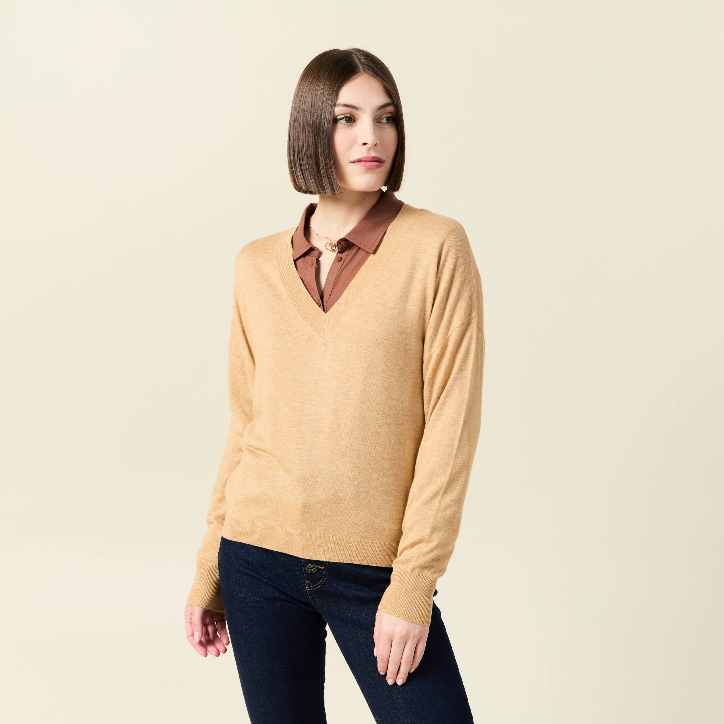 Pull fin col V manches longues marron clair femme