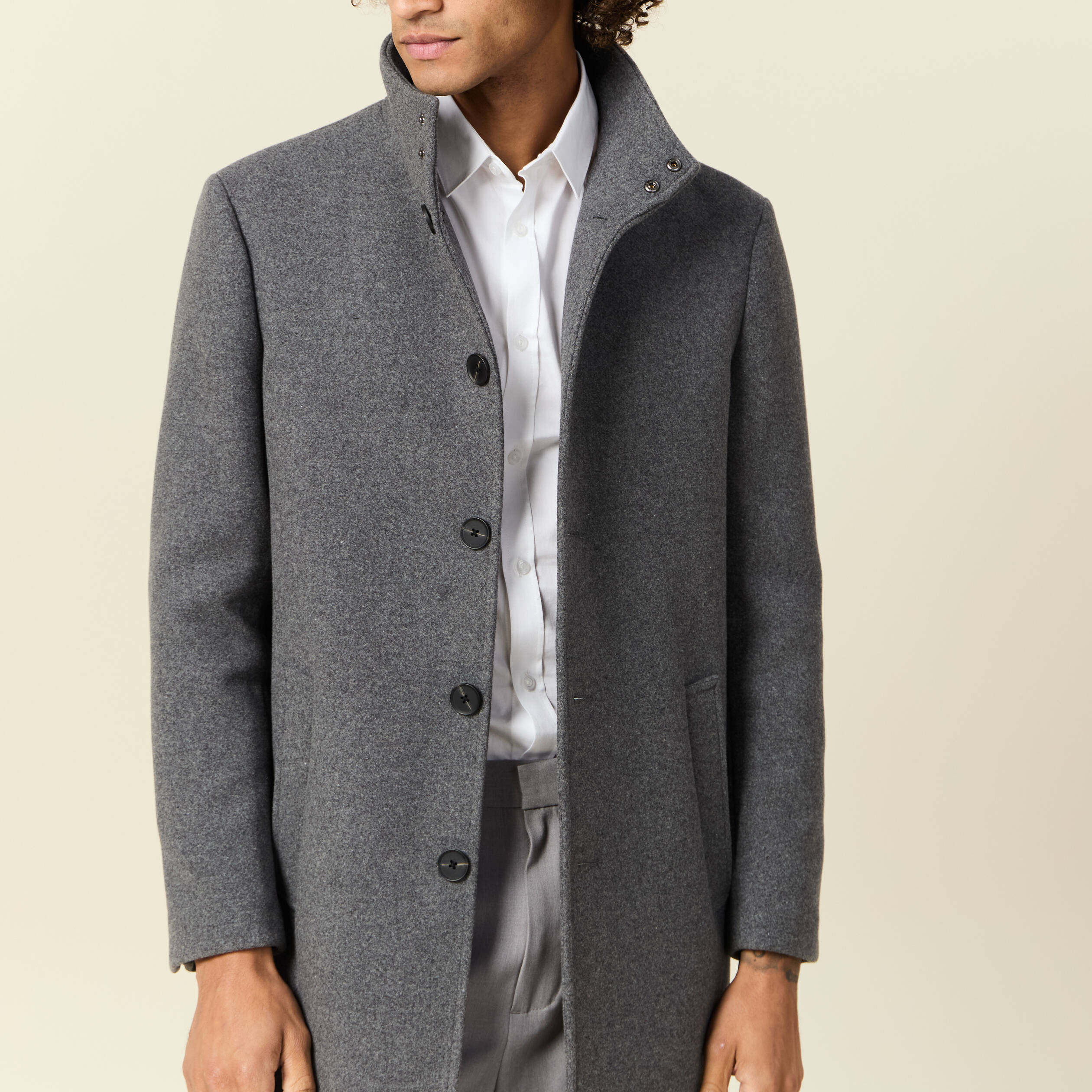 manteau ajuste boutonne gris fonce homme Manteau ajusté boutonné gris foncé homme