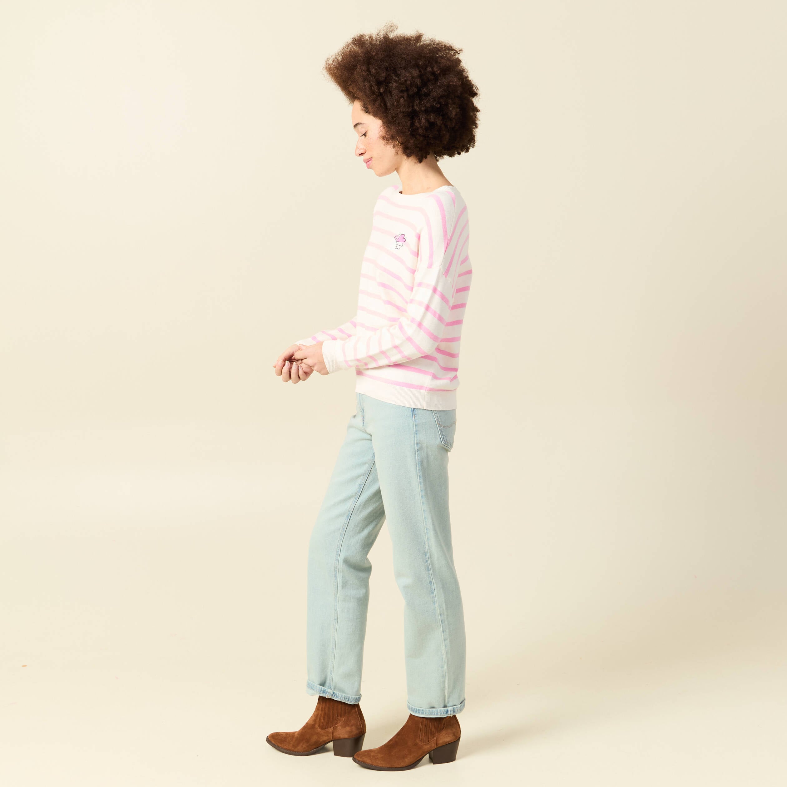 Pull col rond manches longues broderie rose clair femme