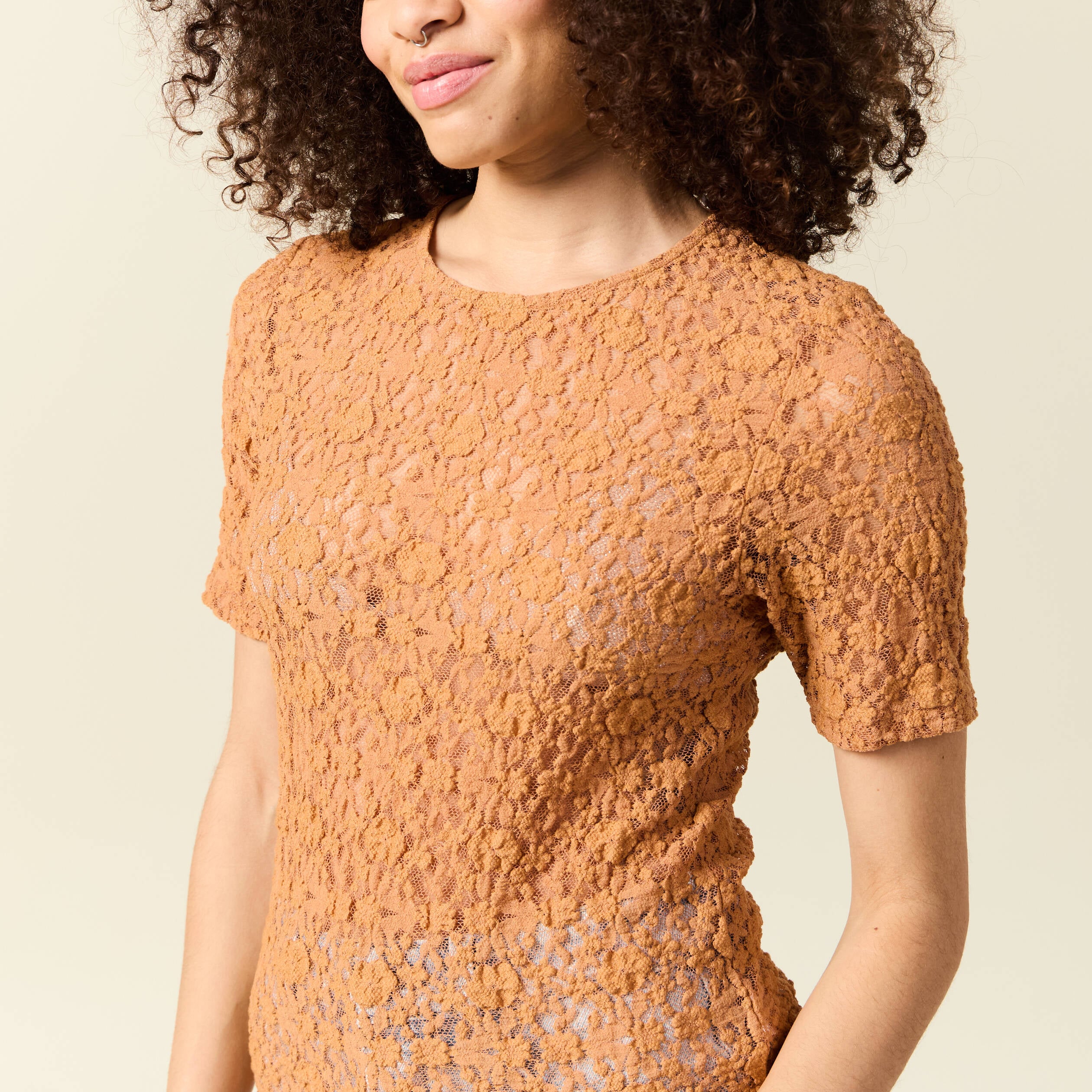 T-shirt cintr&eacute; col rond dentelle terracotta femme