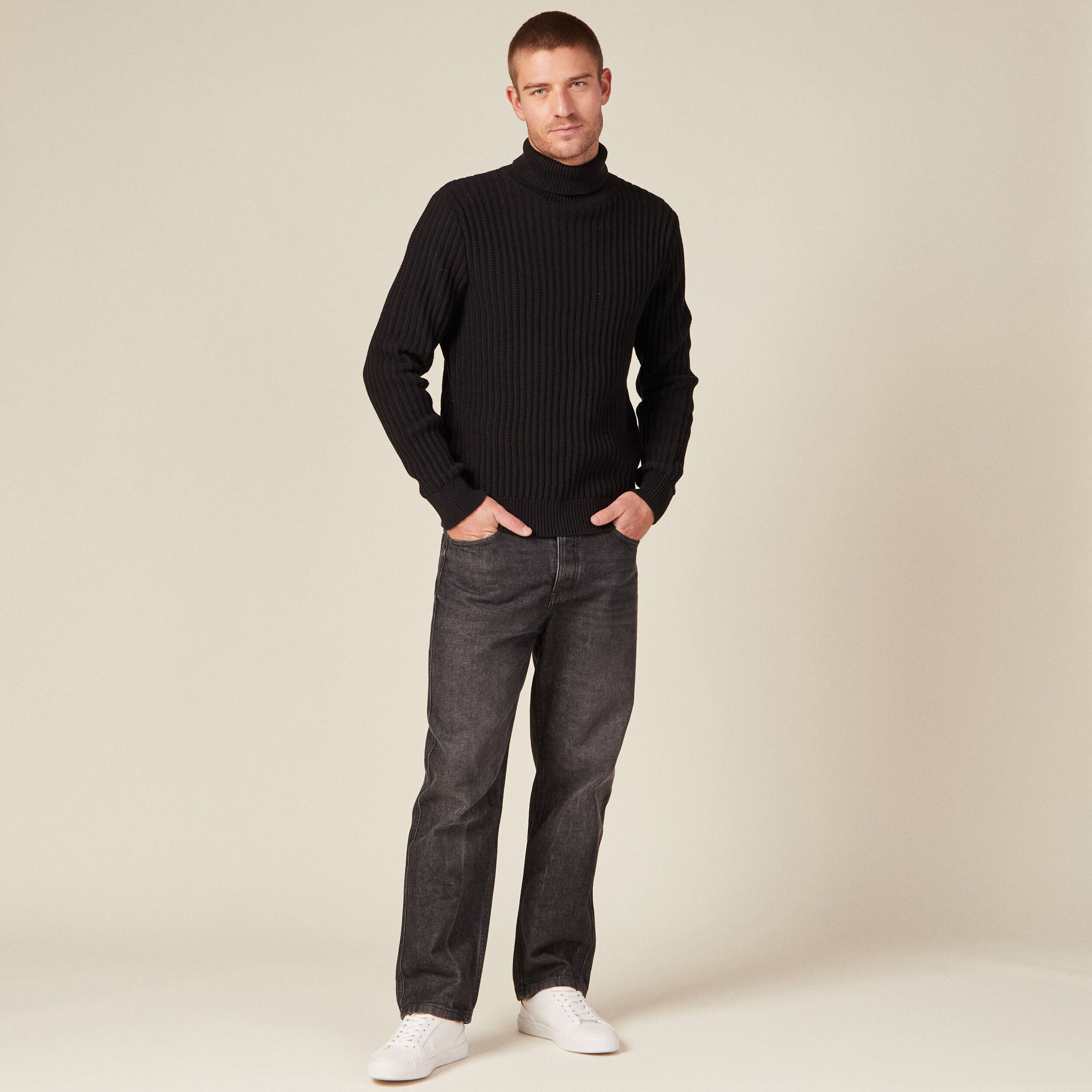 Pull manches longues col roulé noir homme