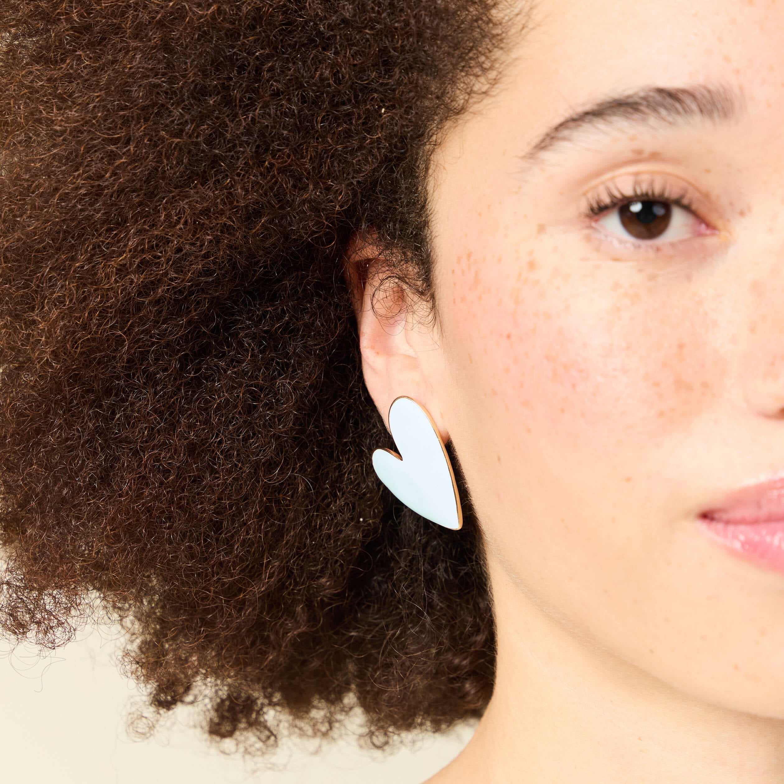 Boucles d'oreilles clous bleu ciel femme