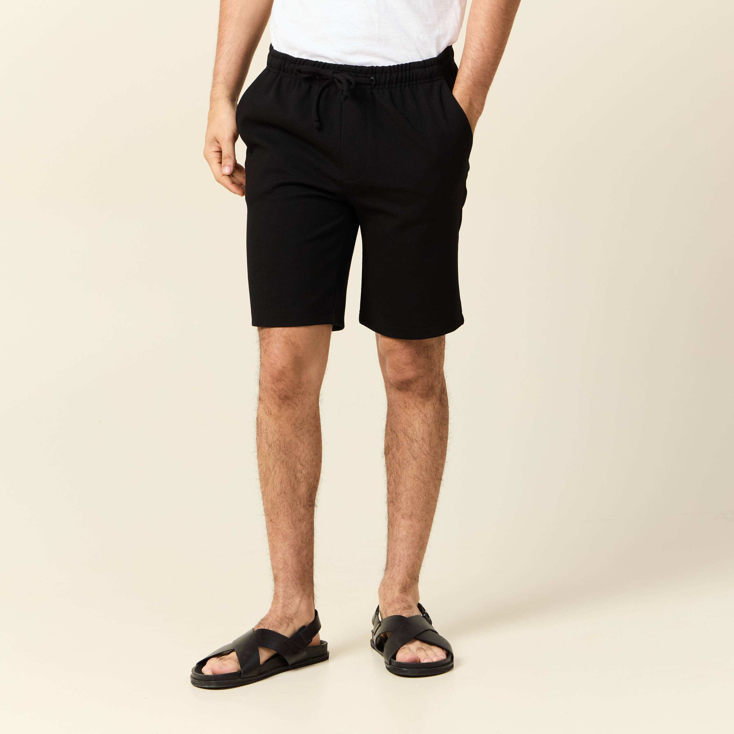 short droit avec cordon noir homme Short droit avec cordon noir homme