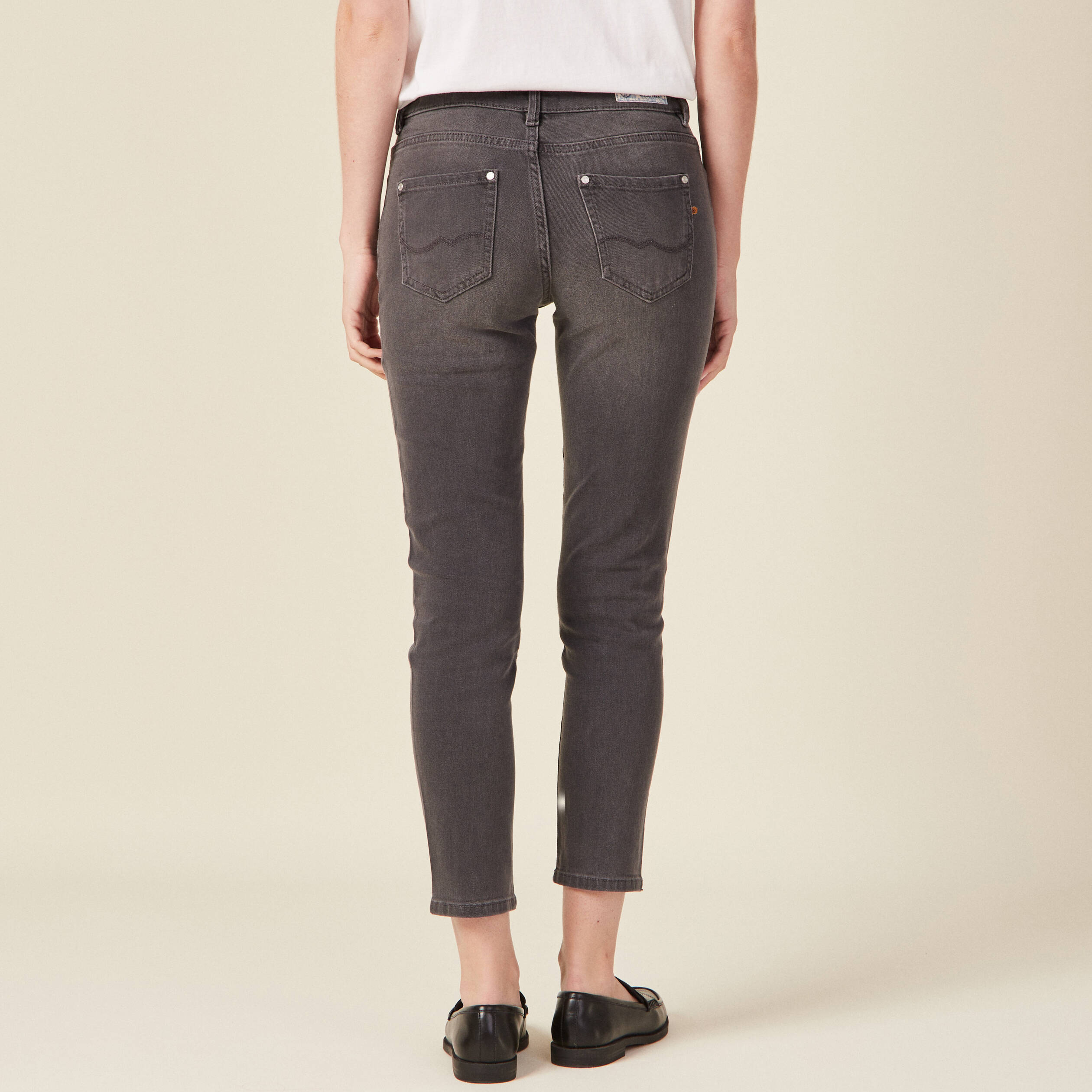 Jean femme poche basse sale