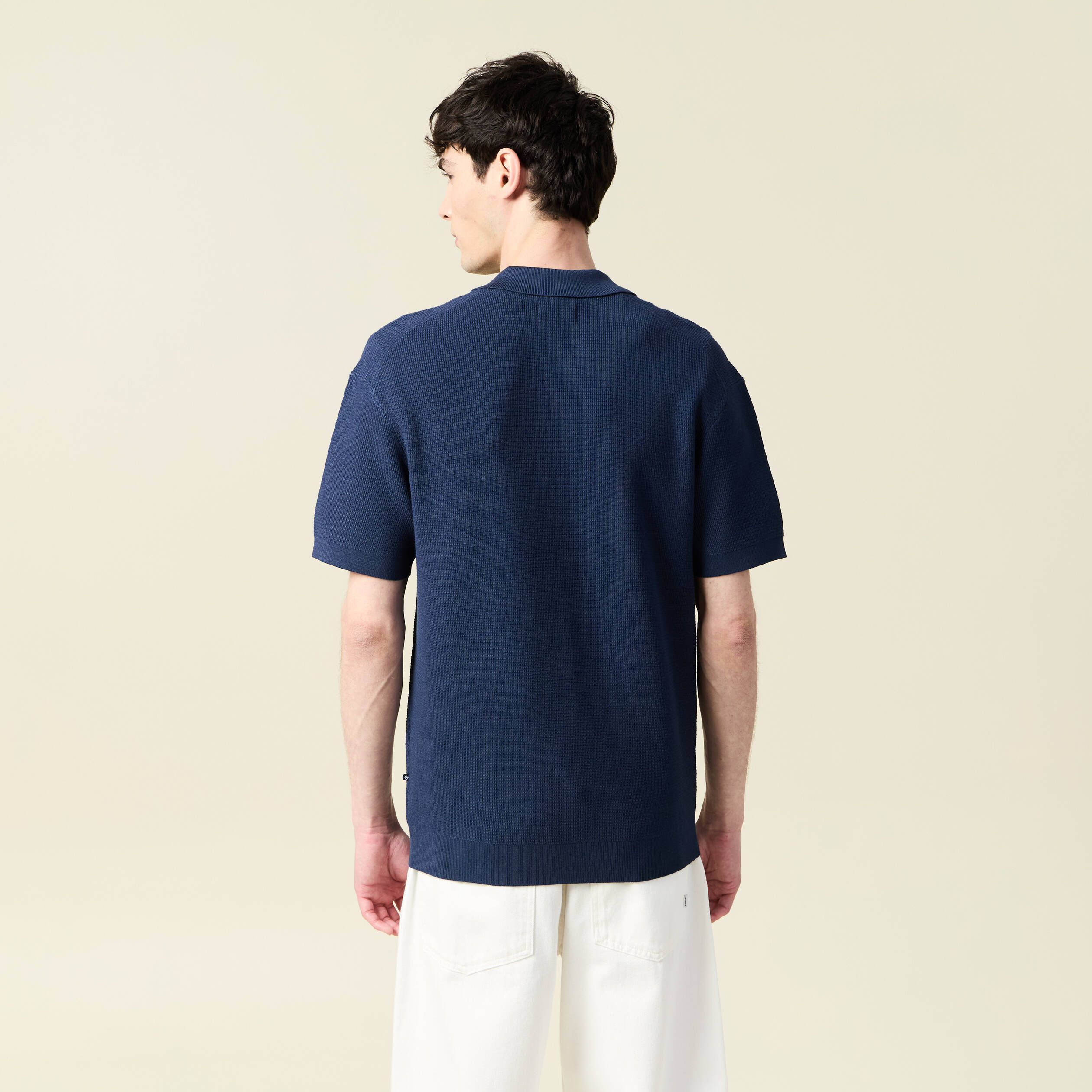 Polo cintr&eacute; manches courtes bleu marine homme