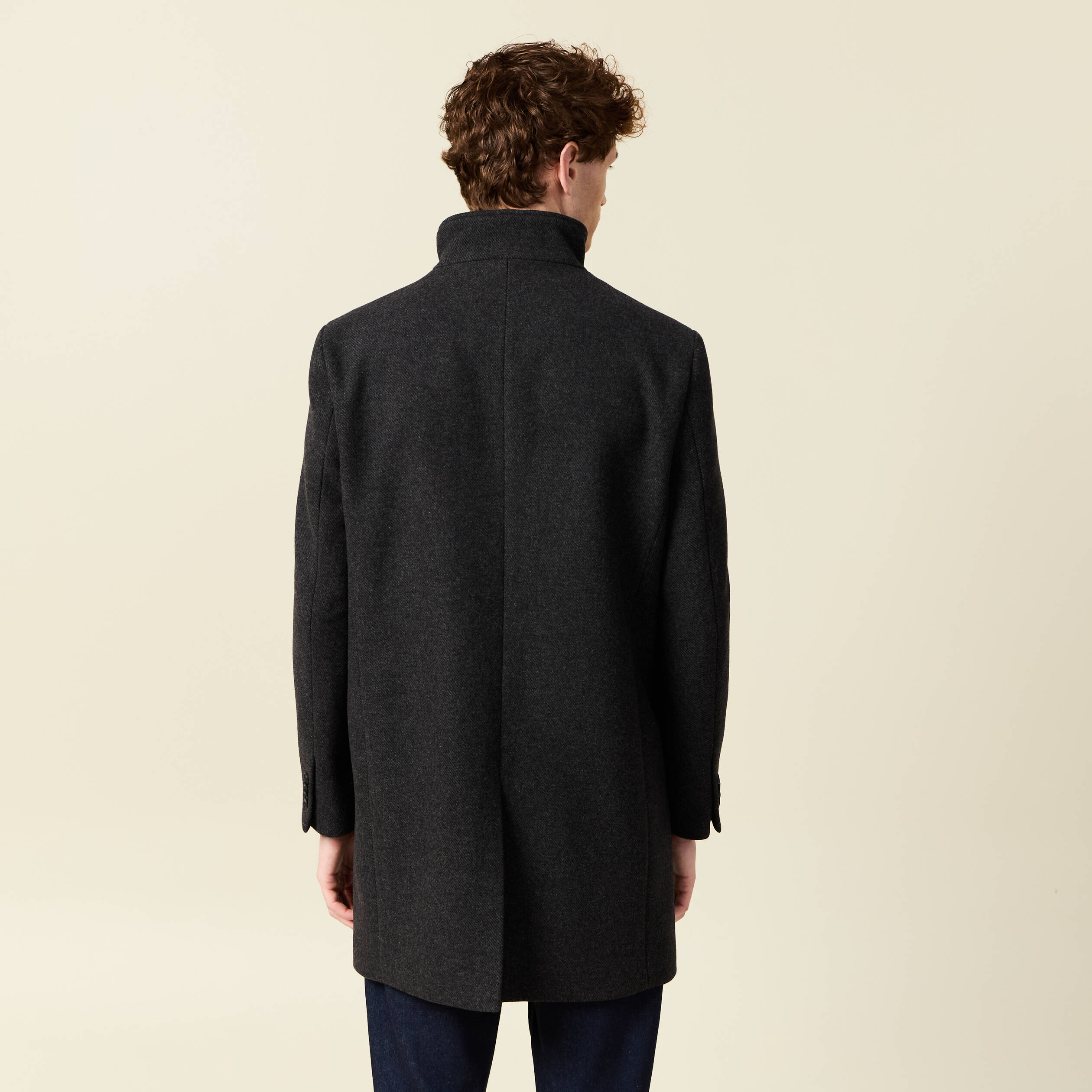 Manteau droit long col montant noir homme