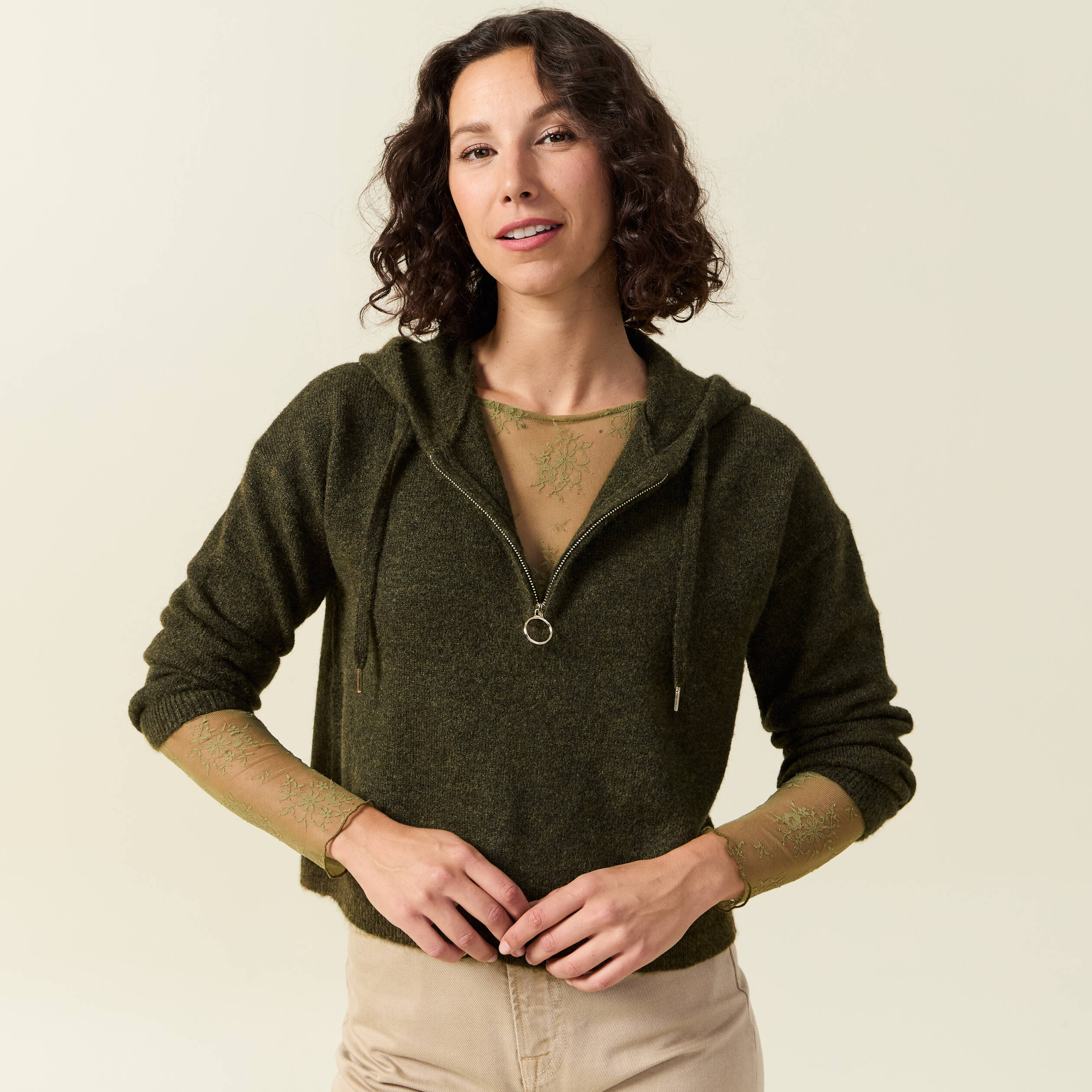 Pull &agrave; capuche zipp&eacute; vert kaki femme