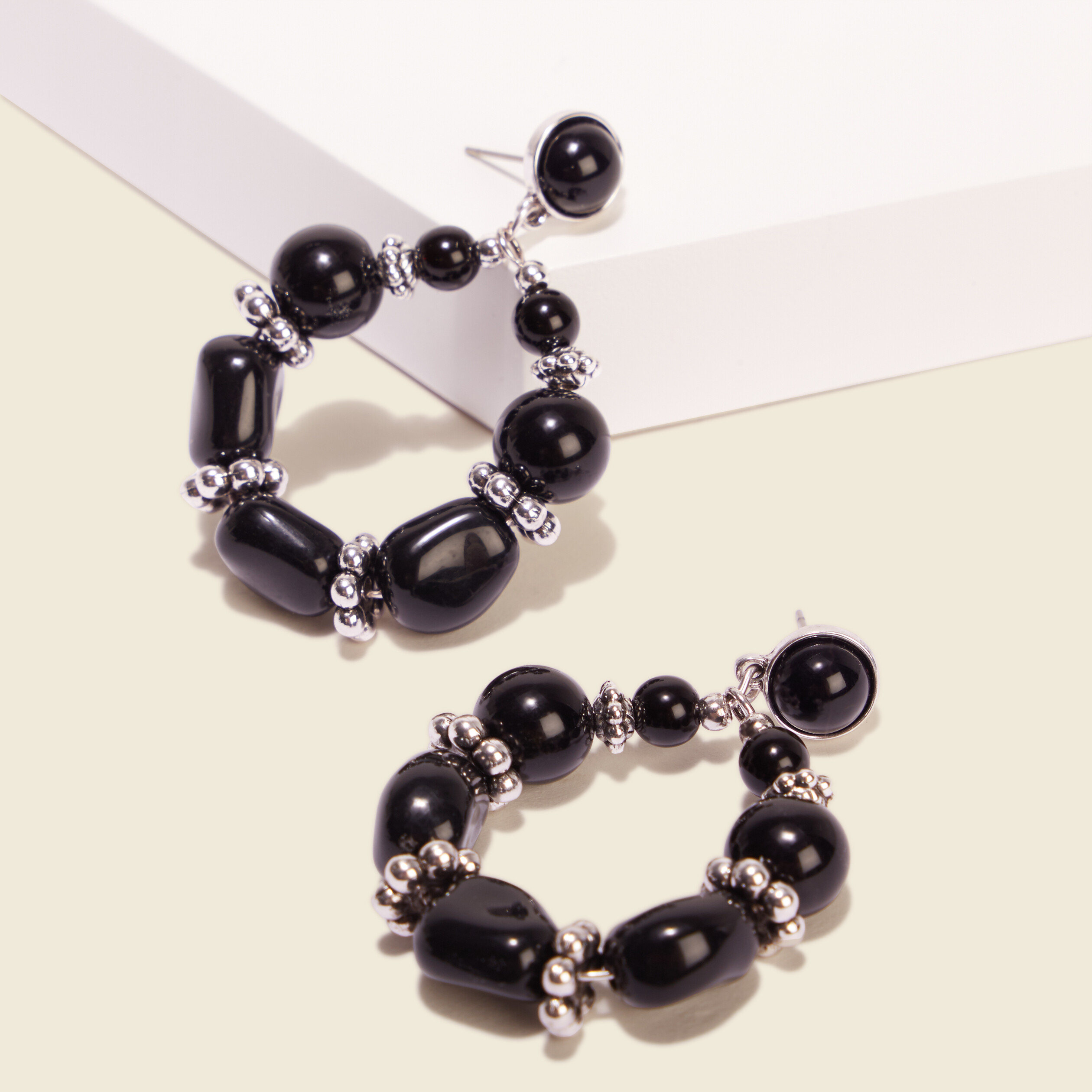 Boucles d'oreilles pendantes noir femme