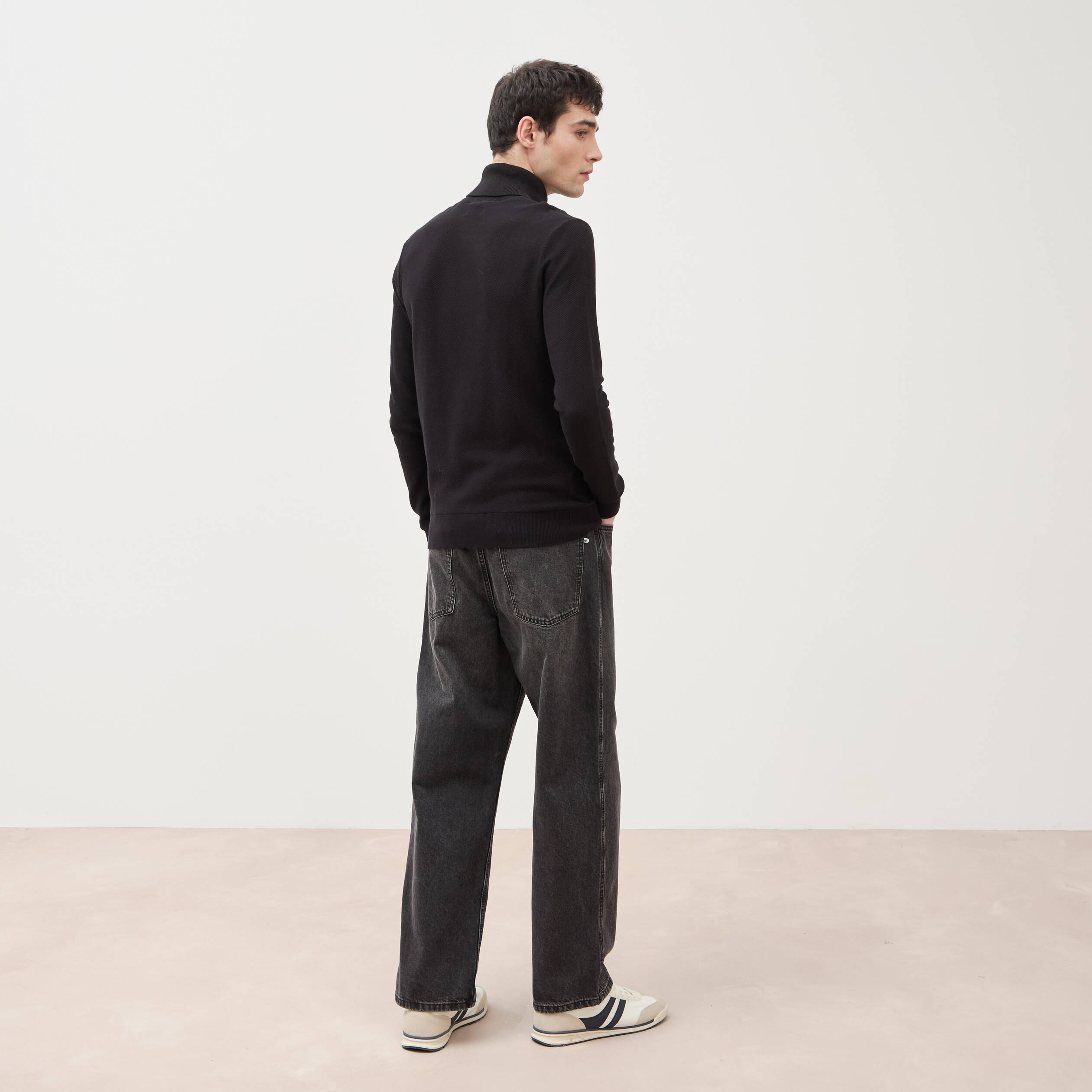 Pull fin col montant manches longues noir homme