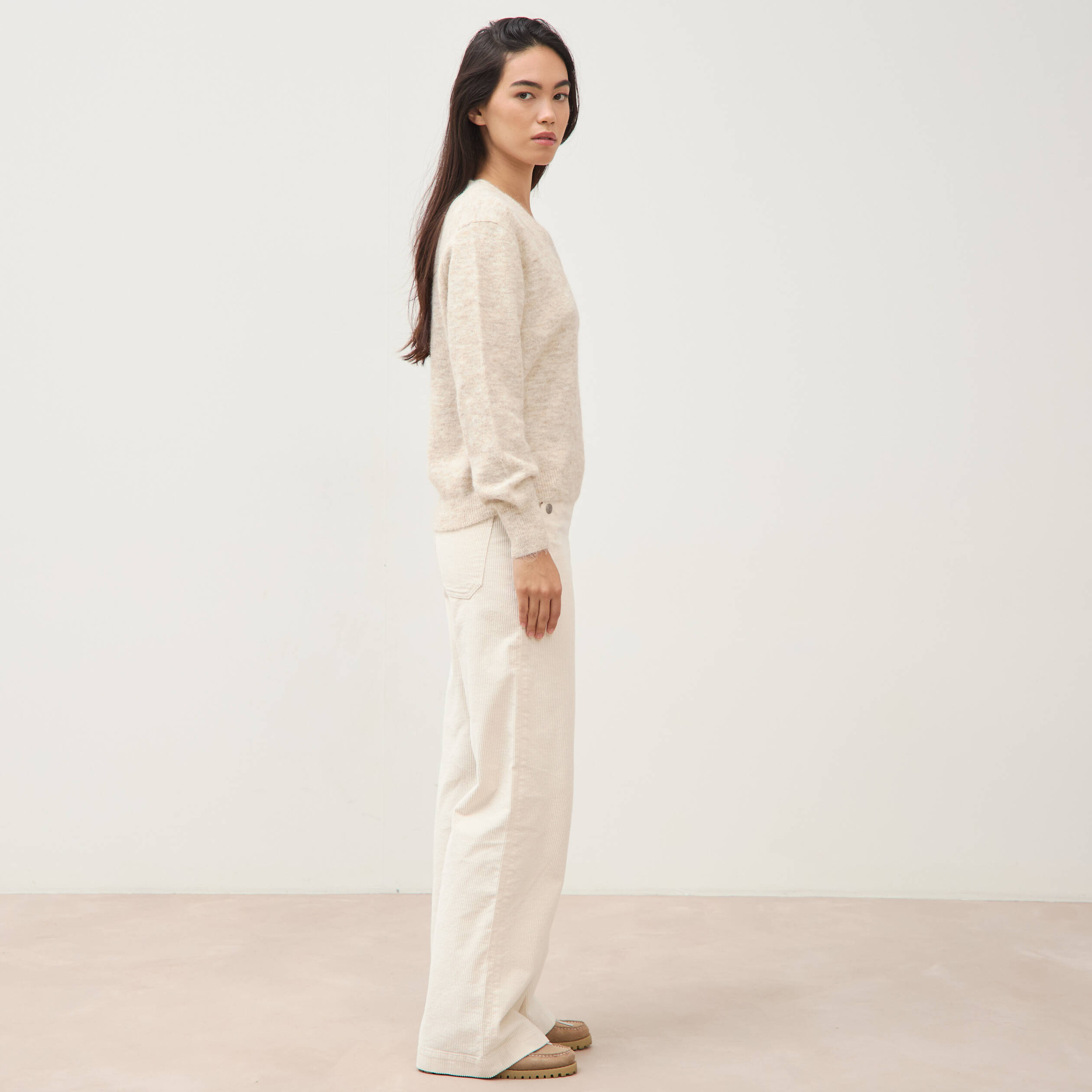 Pull col v manches longues creme femme
