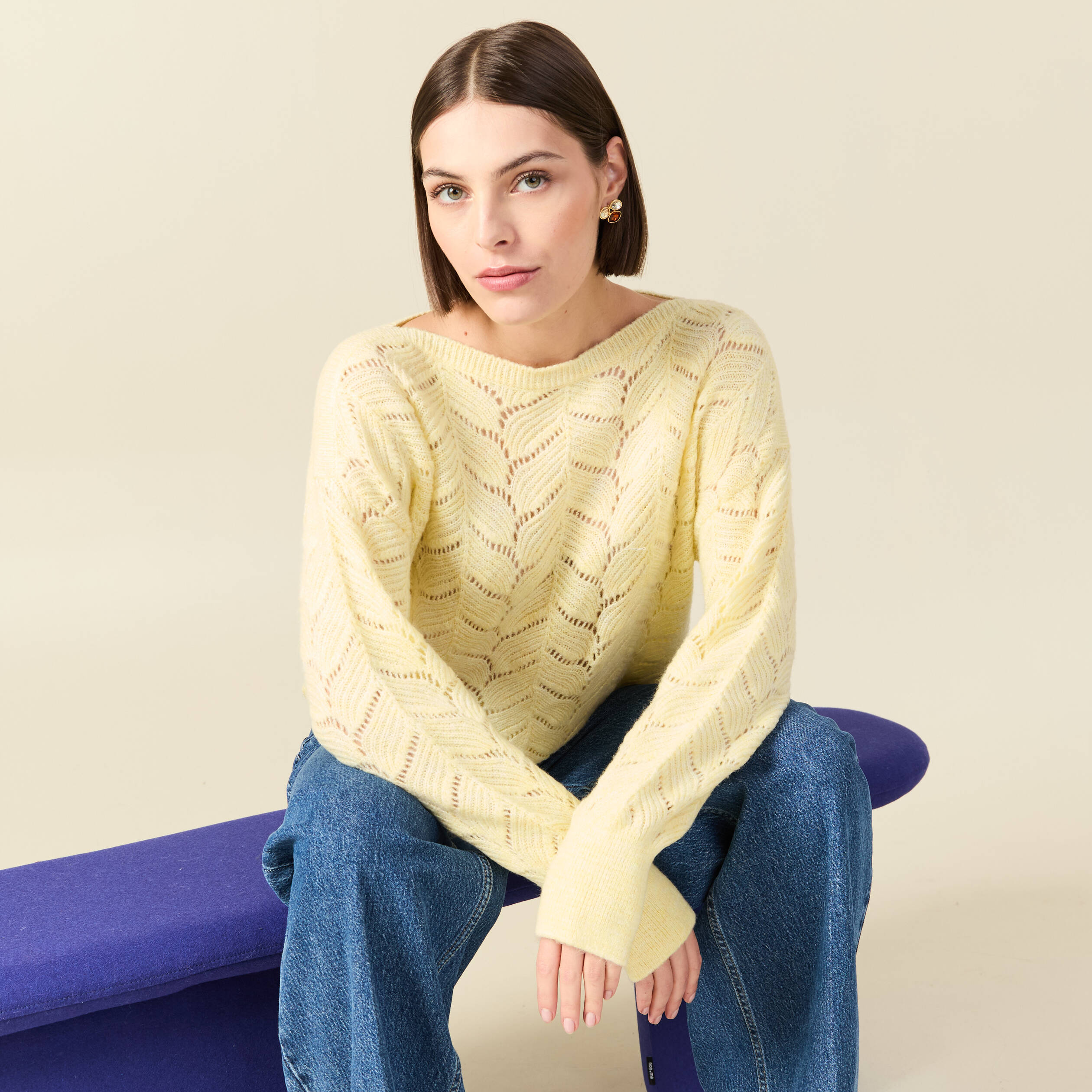 Pull ajour&eacute; col bateau manches longues jaune clair femme