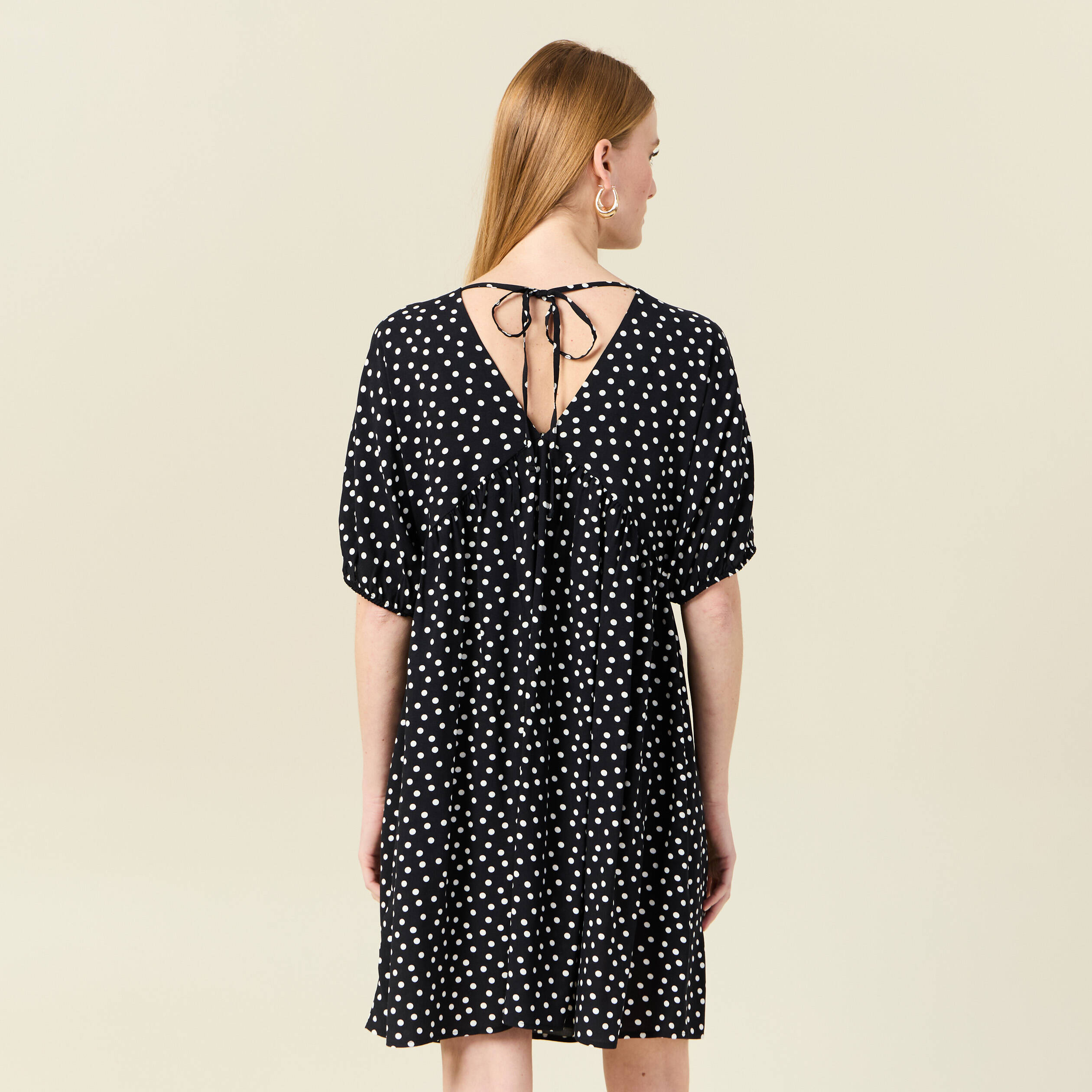 robe evasee fluide col en v noir femme Robe évasée fluide col en V noir femme