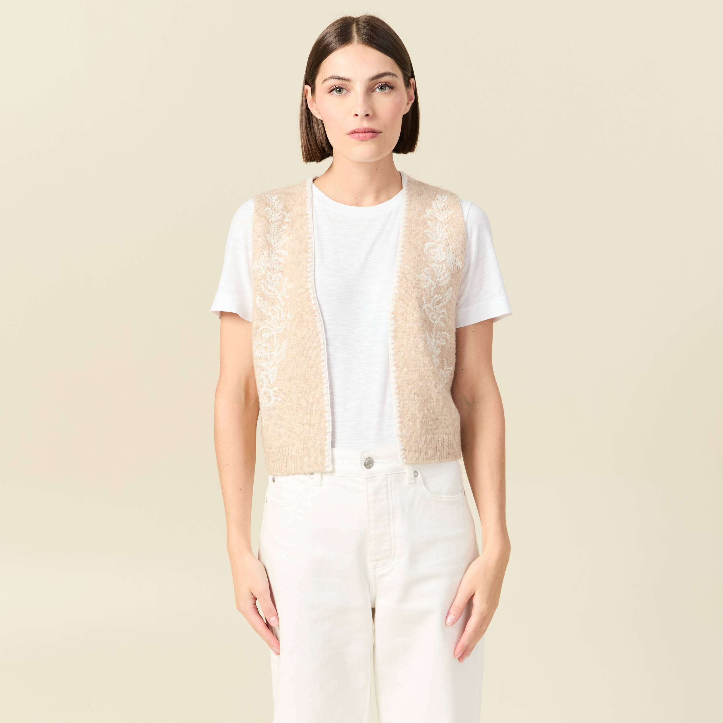 Gilet sans manches col v brod&eacute; creme femme