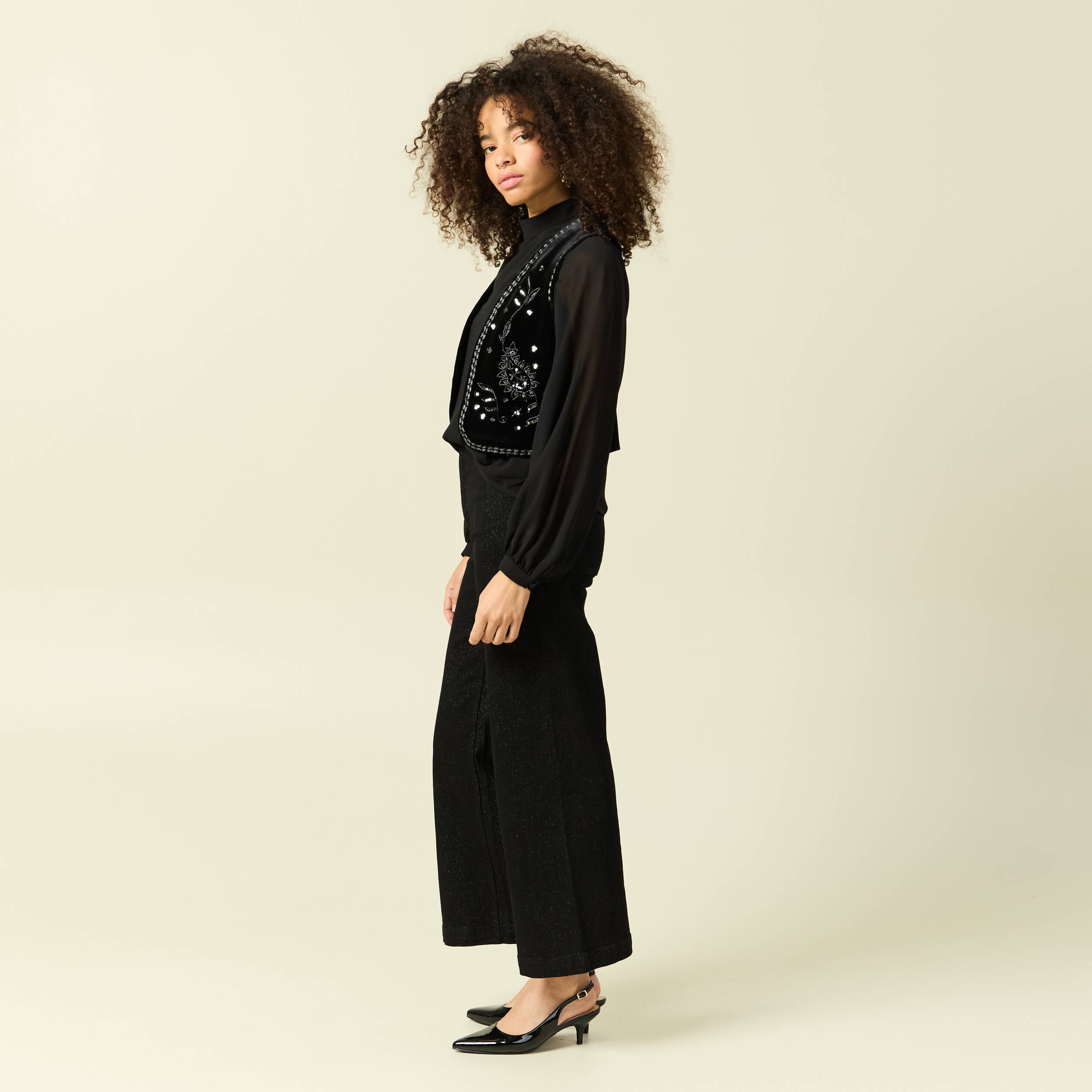 Veston court droit en velours noir femme