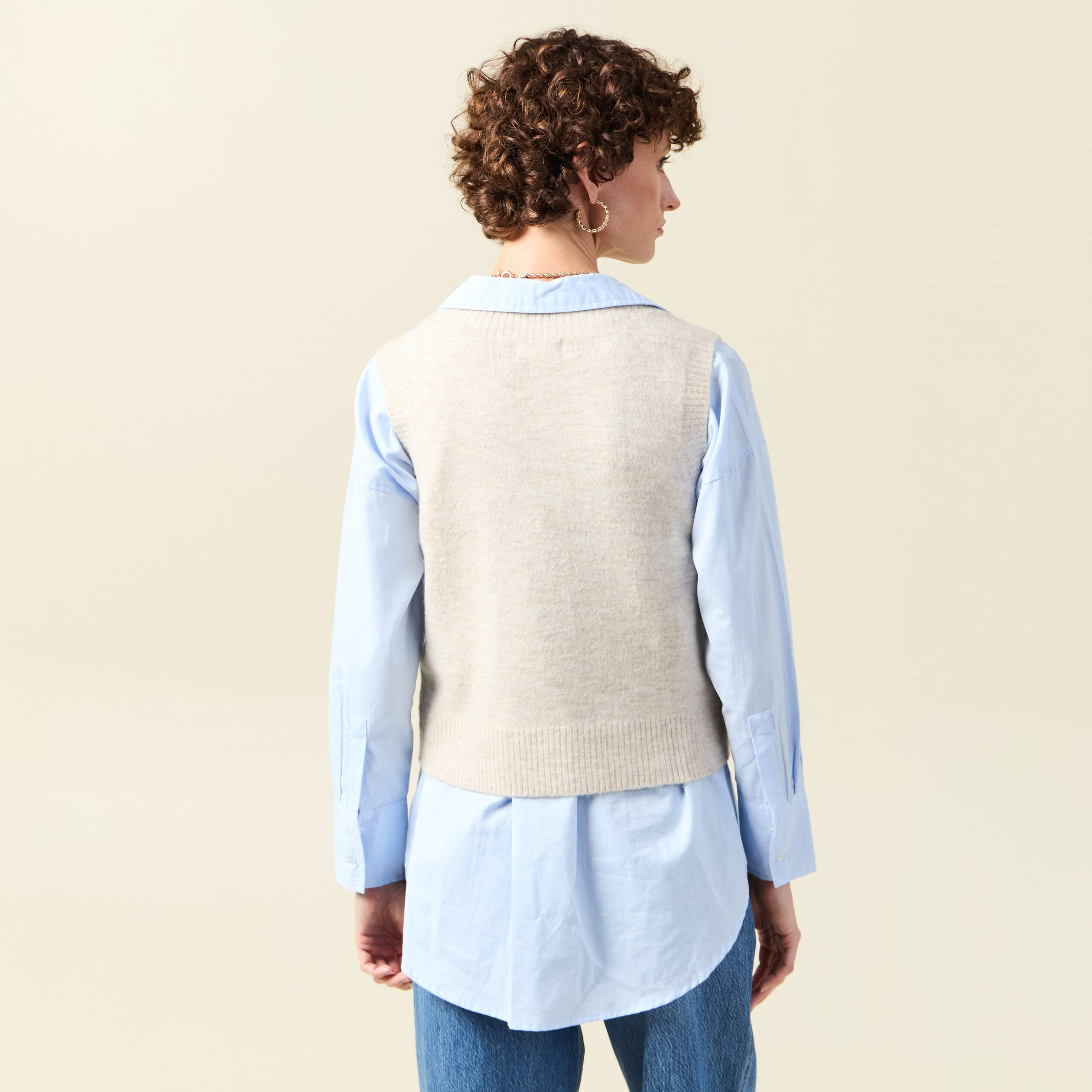 Pull sans manches col en V creme femme