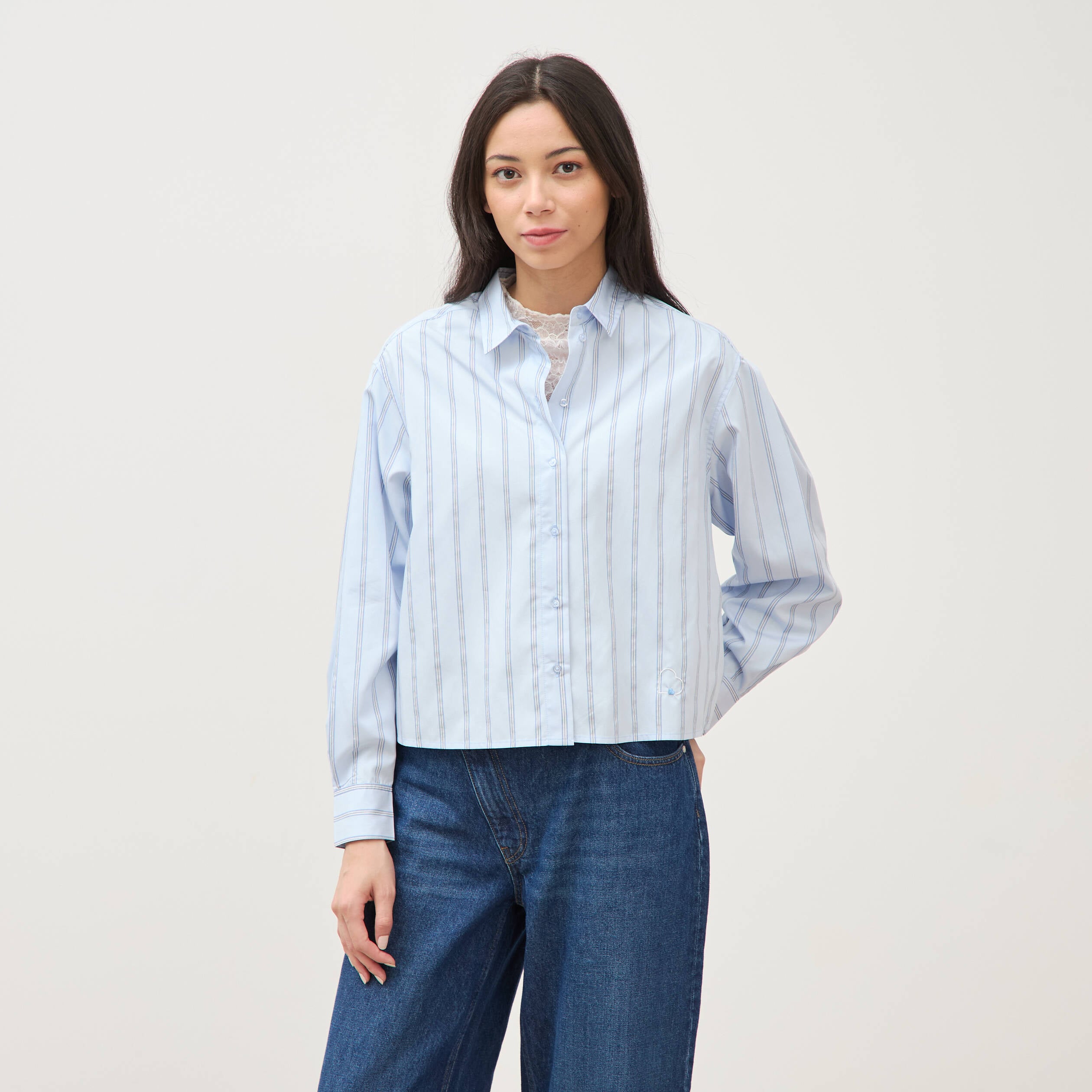 Chemise droite manches longues ray&eacute;e bleu clair femme