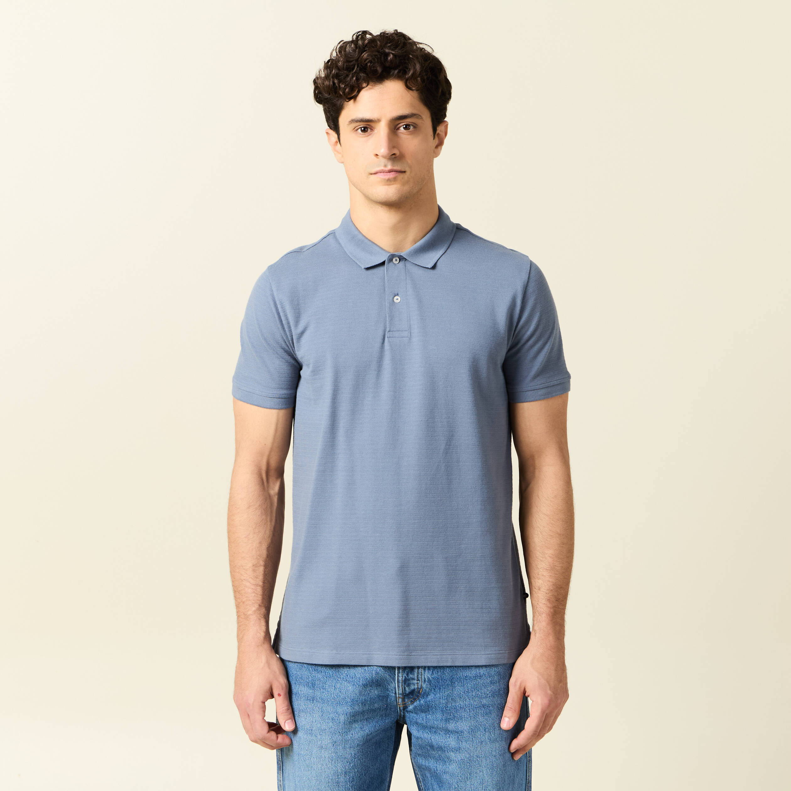 Polo cintr&eacute; en coton manches courtes bleu fonc&eacute; homme